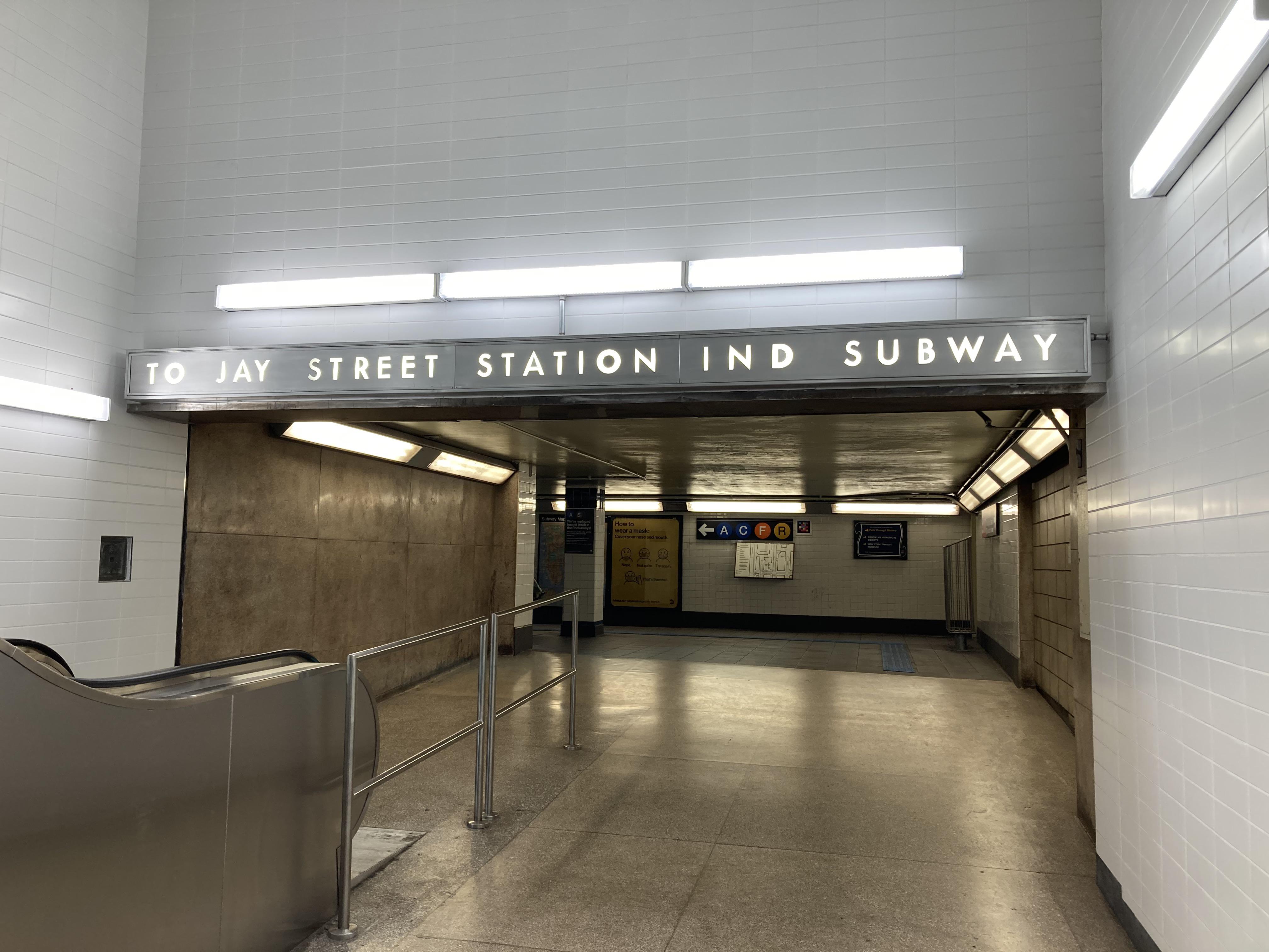 Lookin’ midcentury sharp at Jay StMetroTech r/nycrail