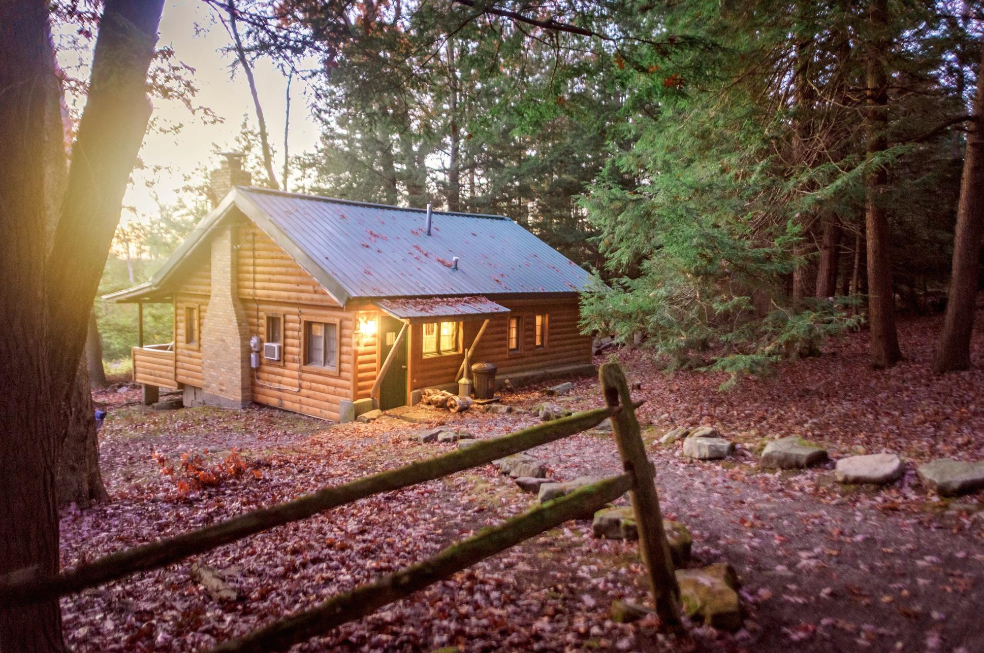 Cozy cabin in Cook Forest, Pennsylvania. r/CozyPlaces
