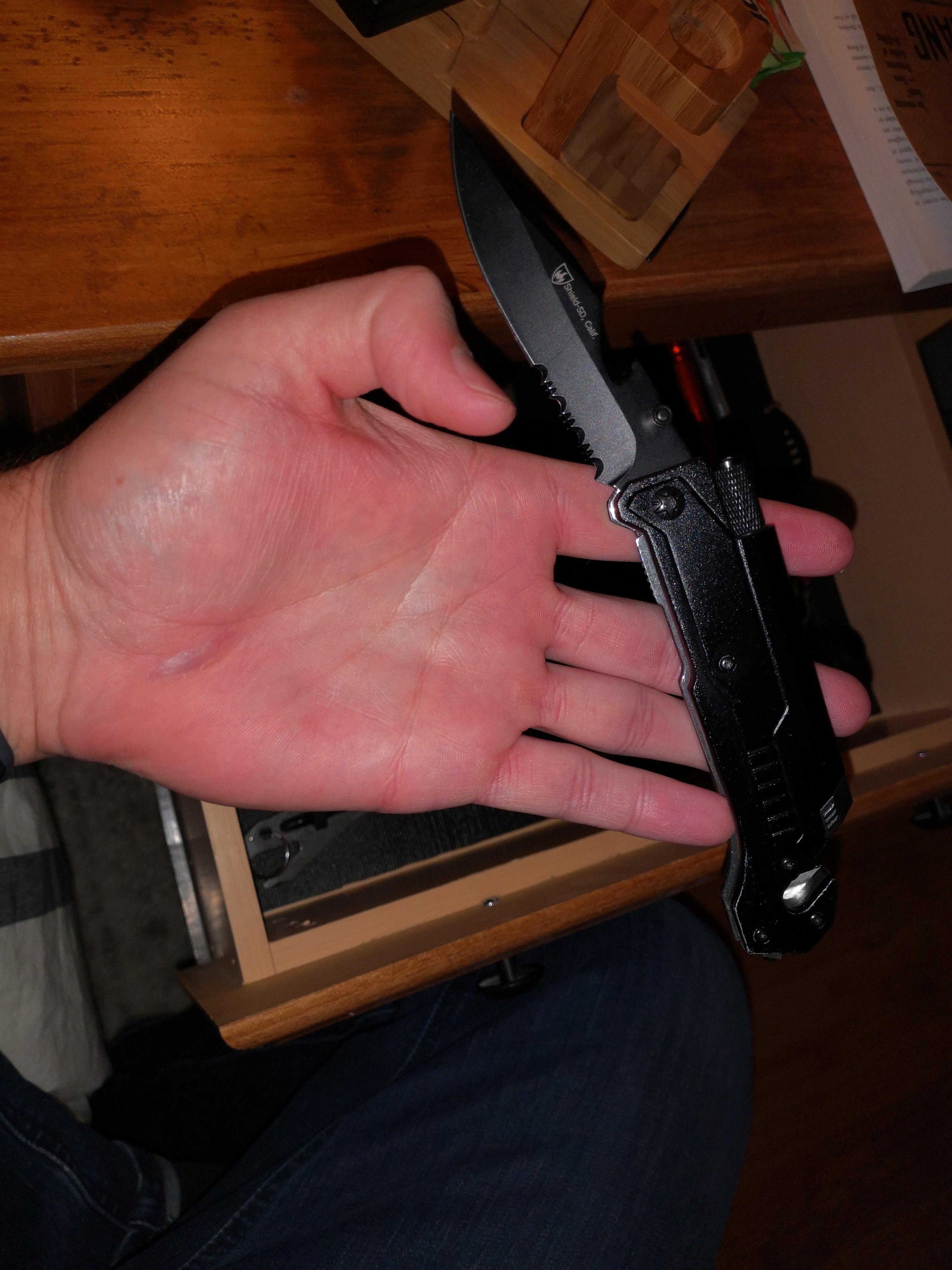 Whats the worst knife you own and why? Mine is the sd shield survival