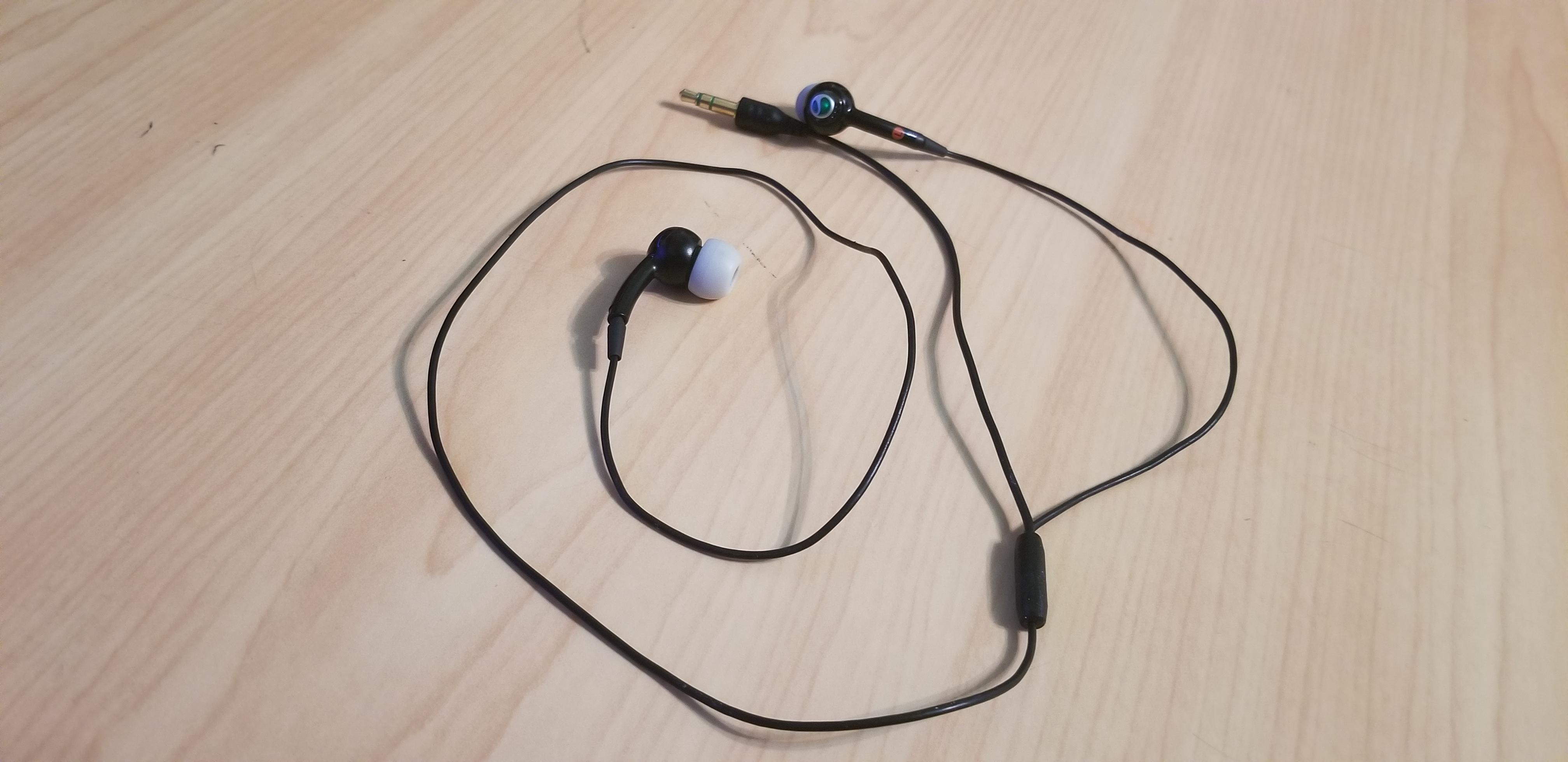 10+ year old earbuds, why do they look like this? Short part comes out