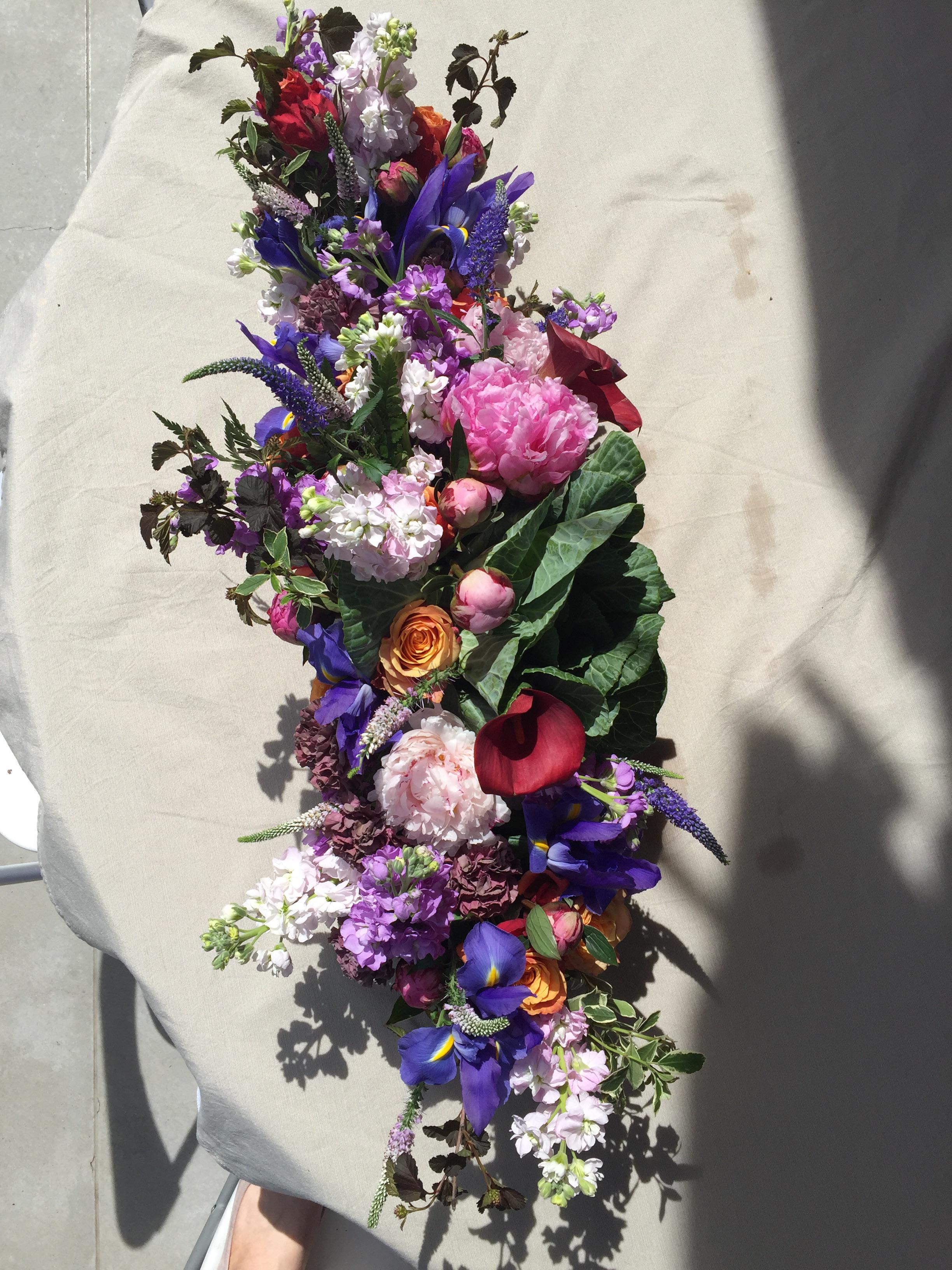 My neighbor makes amazing flower arrangements! r/flowers