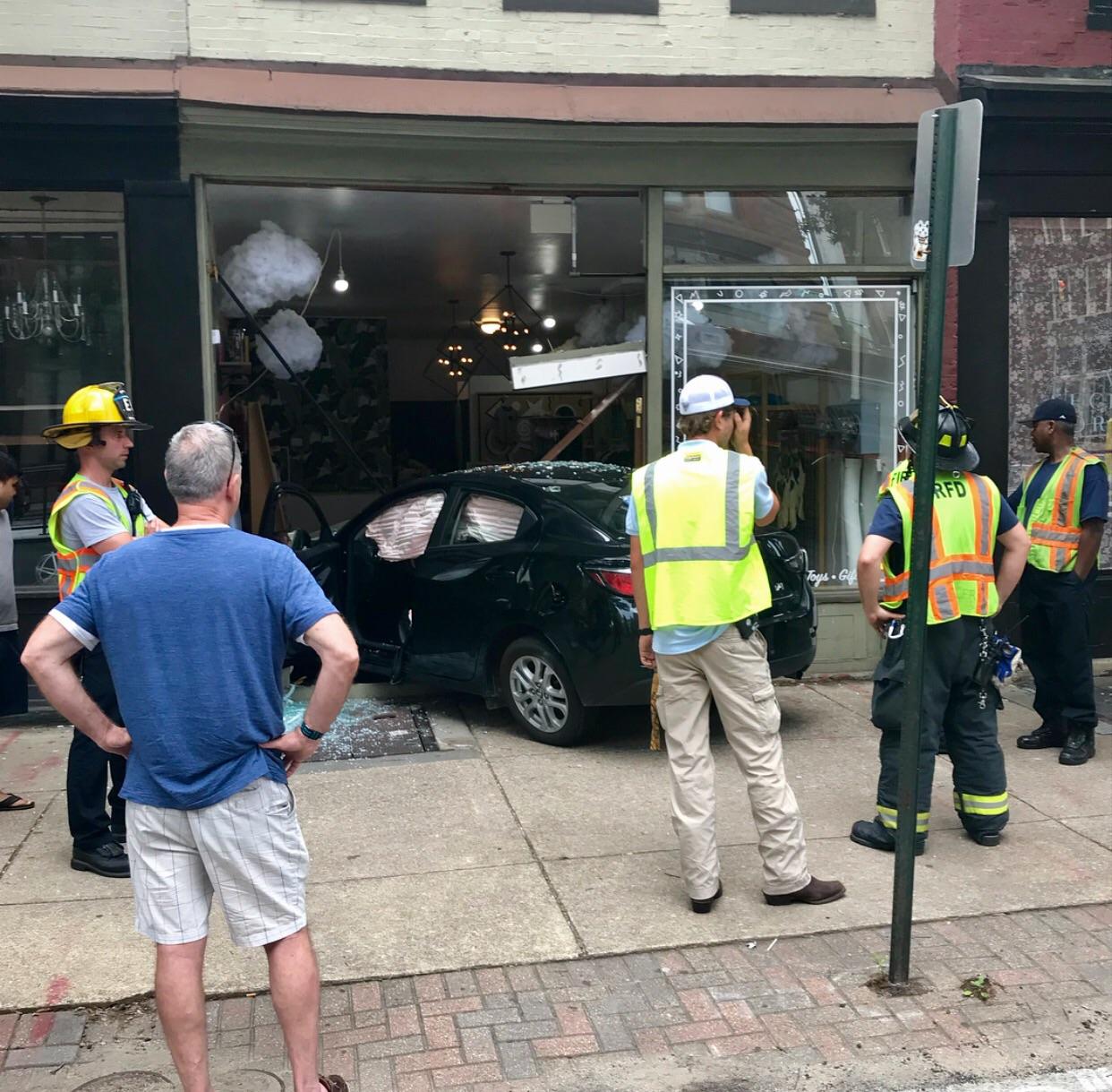 So a car just crashed into Nomad on Broad Street. r/rva