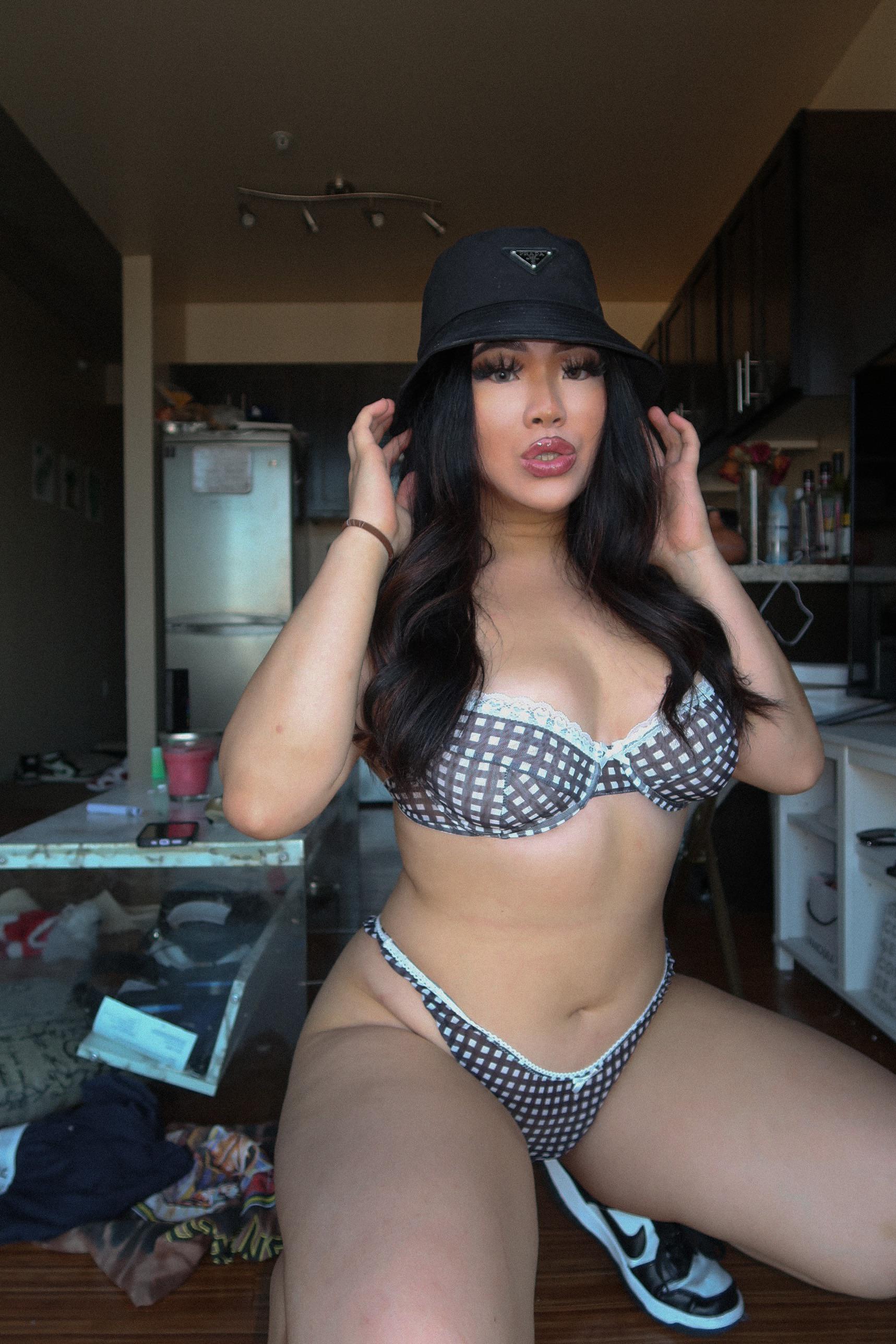 Hot Thick Asian Mom thirsty Af🫦 ️ : OnlyFans101HotMomBods