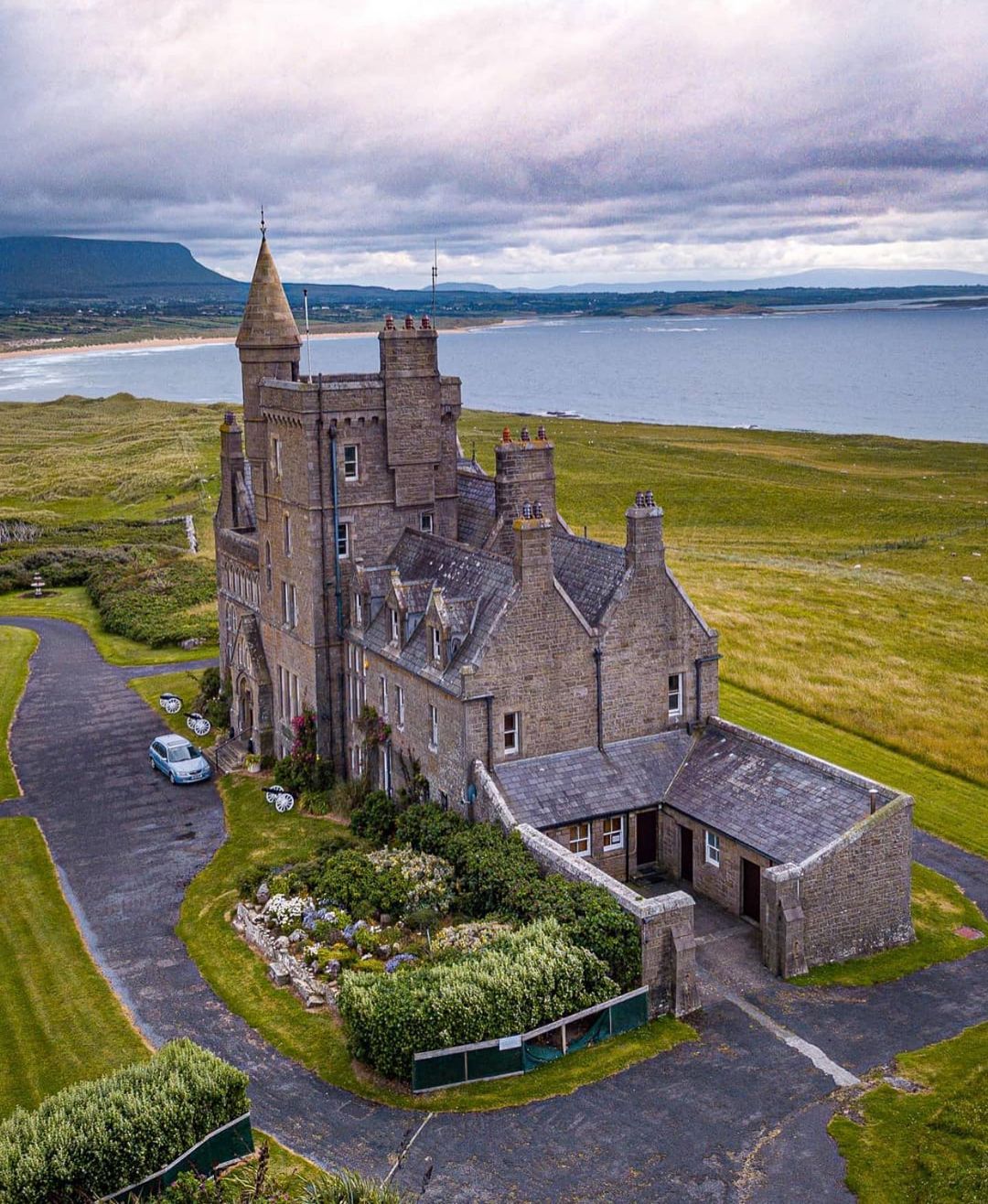 Classiebawn Castle, Ireland r/ArchitecturalRevival