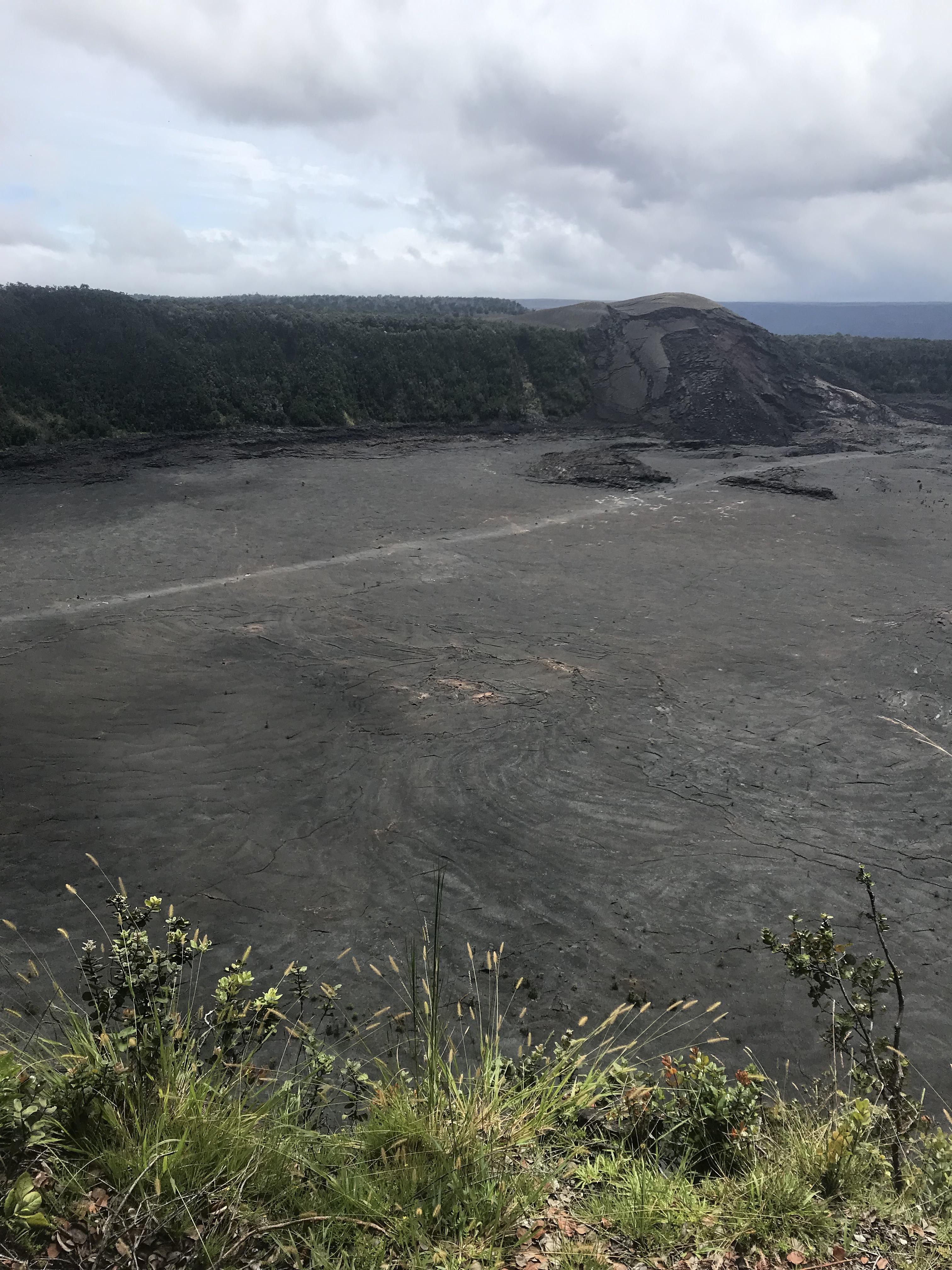 Hiking trail through Kīlauea Iki Crater r/Wellworn