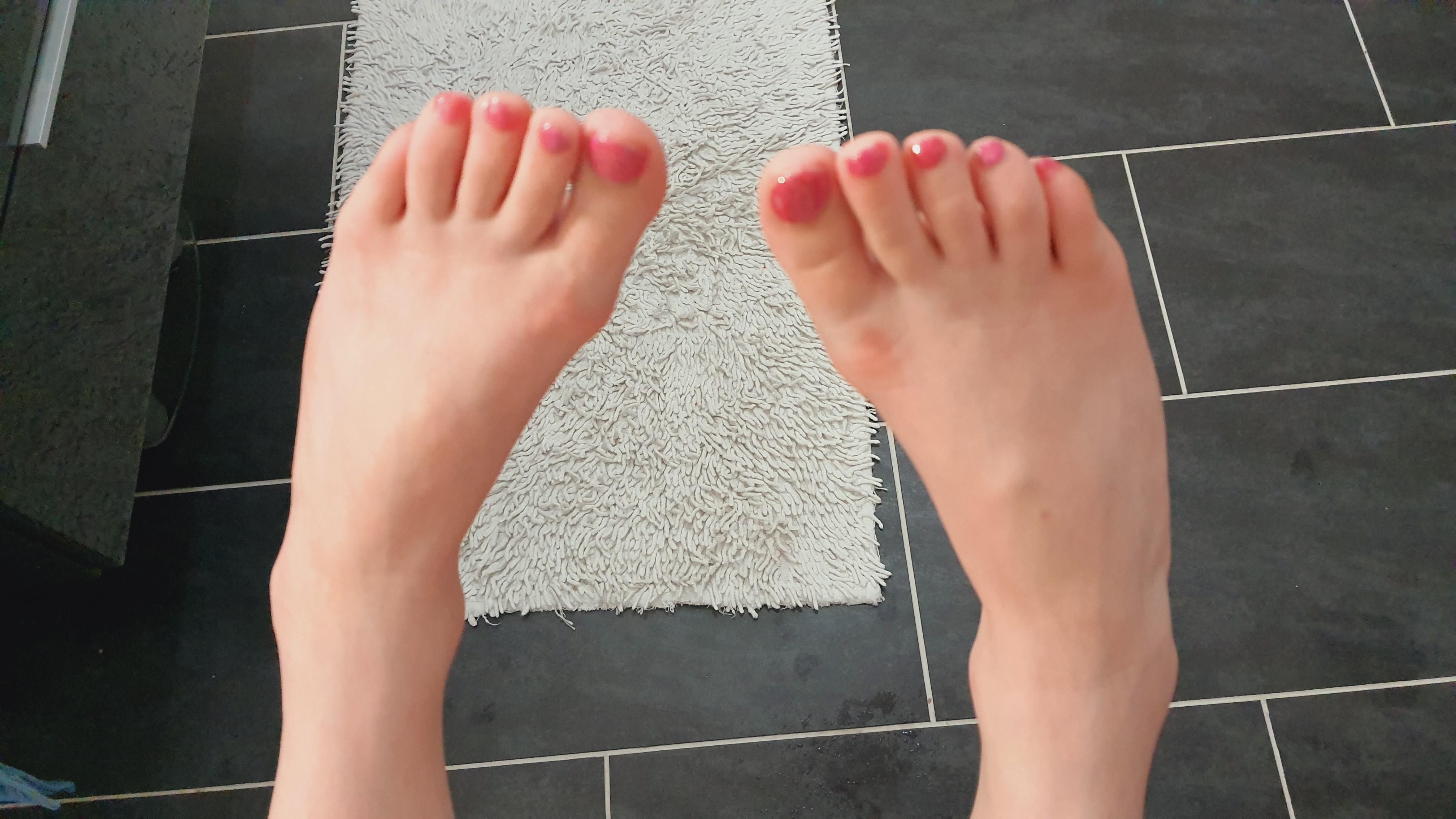 What do your feet look like? r/best_of_feet