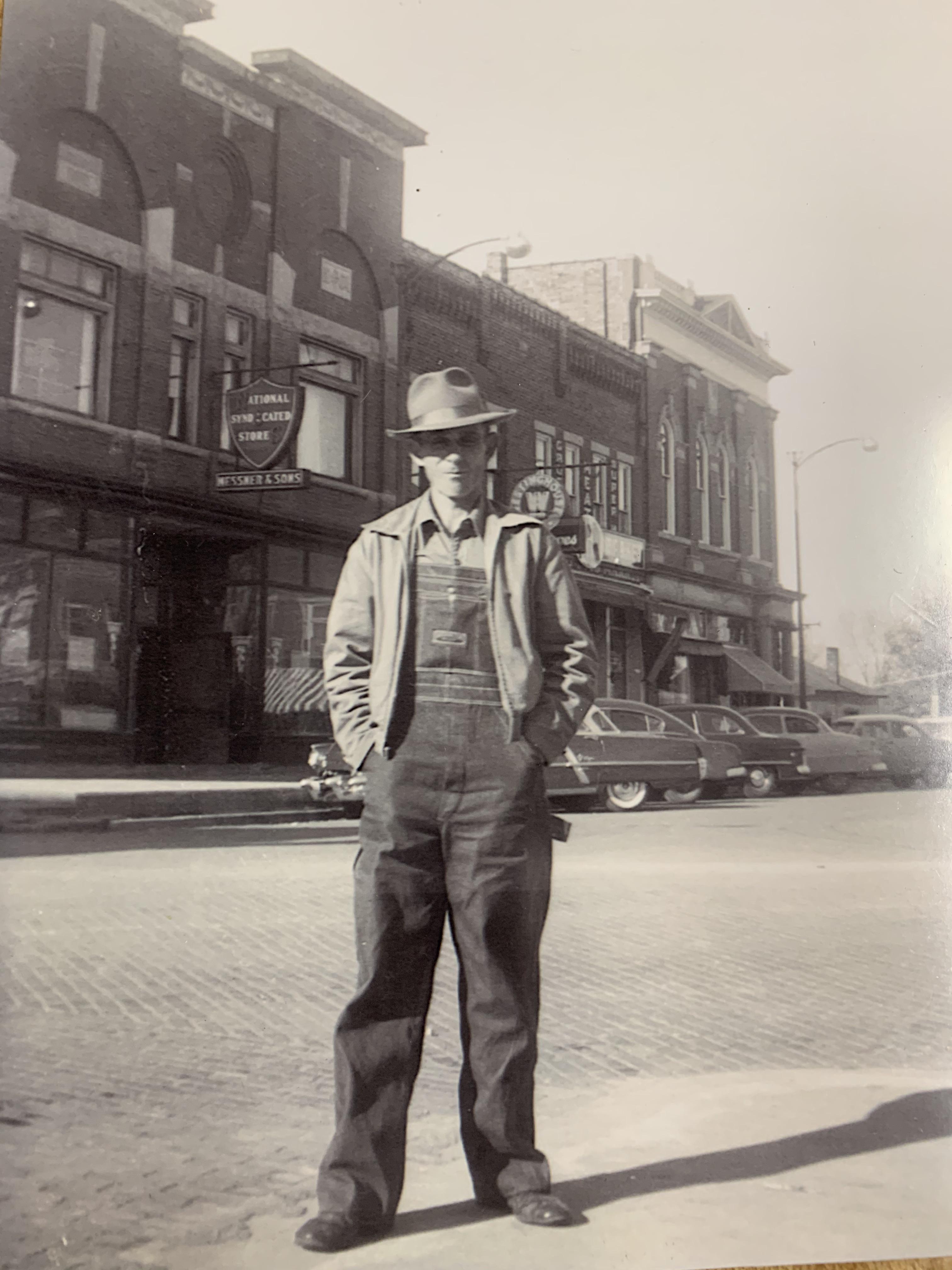 My grandfather. Oxford, Indiana. Early 1950’s r/OldSchoolCool