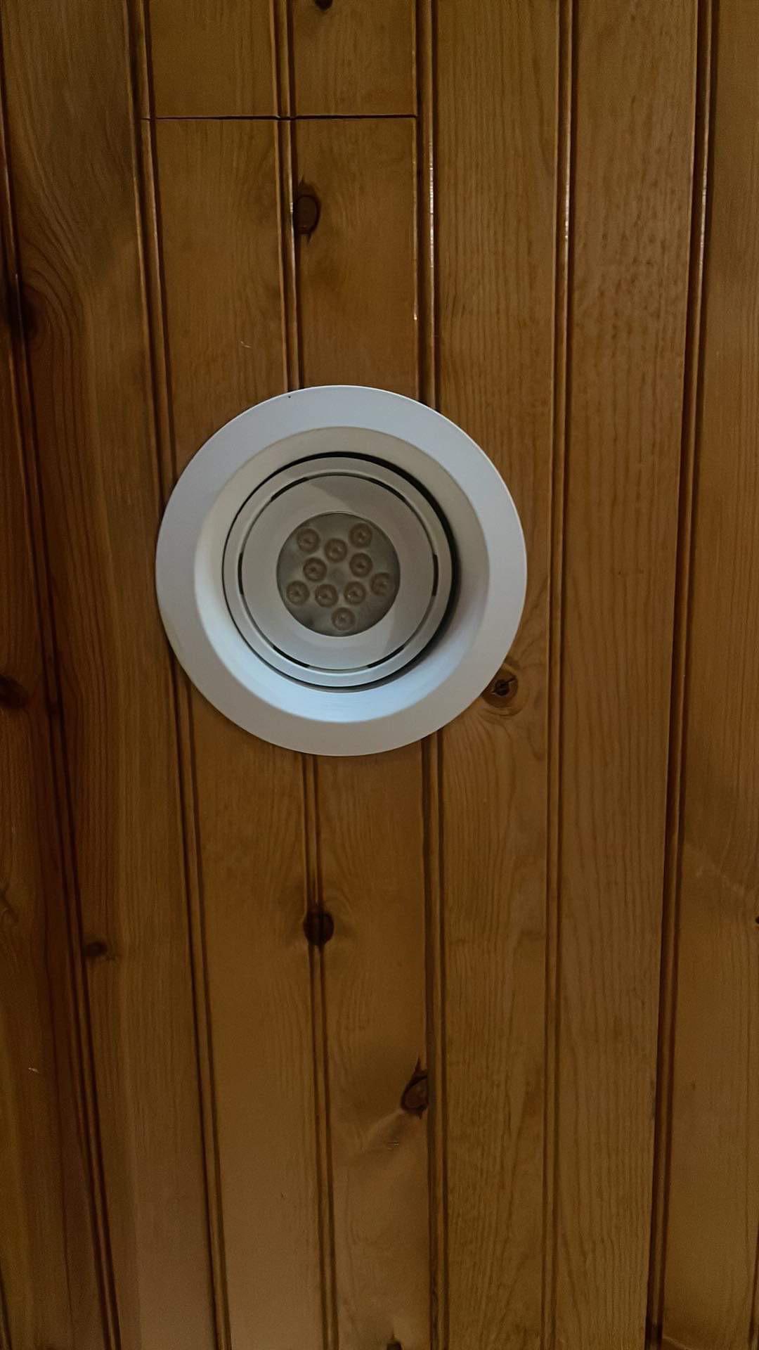 Recessed lighting den with 6 recessed lights on two different light