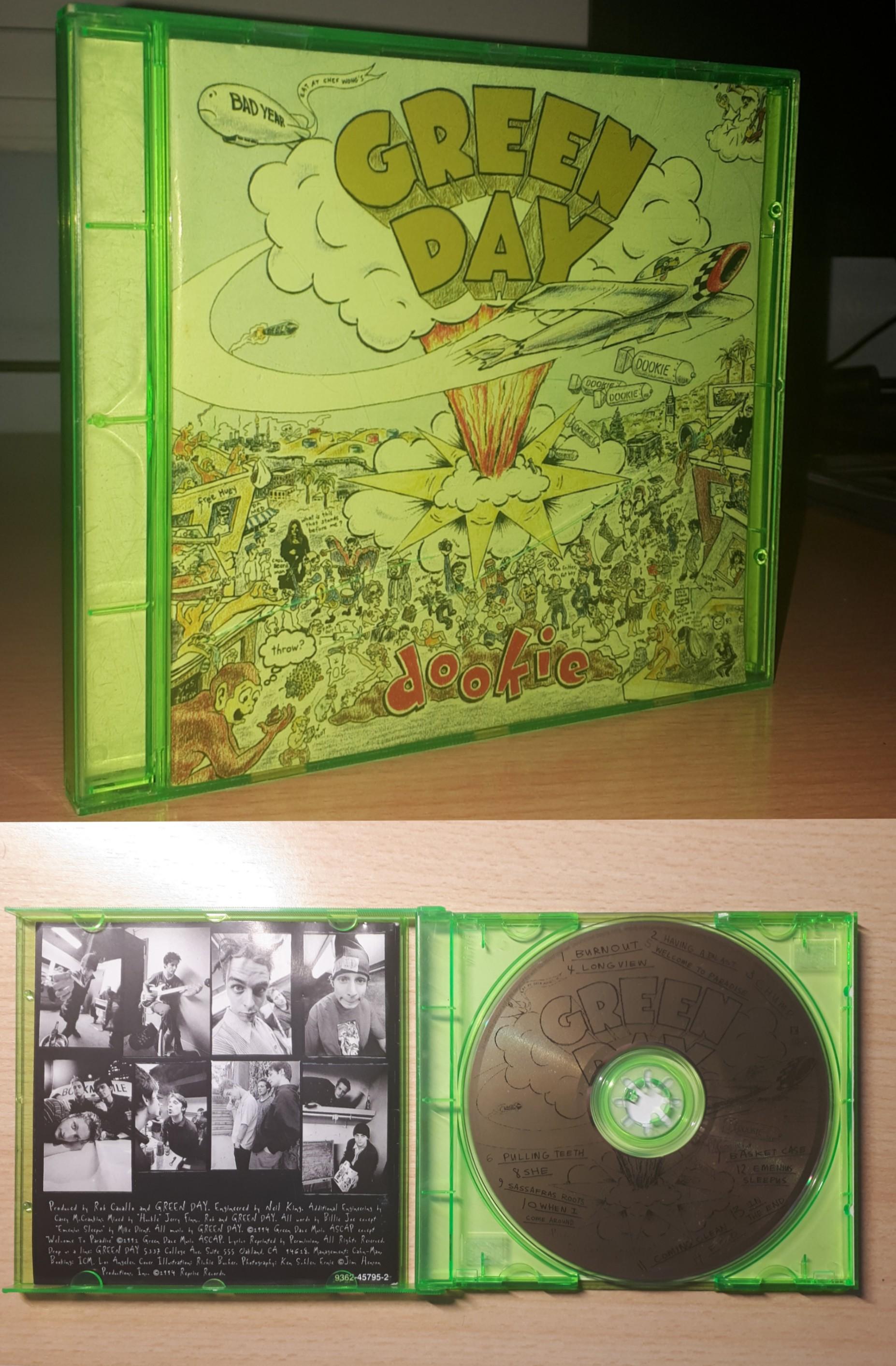 Dookie Green Case / Does anybody seen this before? This is my dookie cd, my father brought it