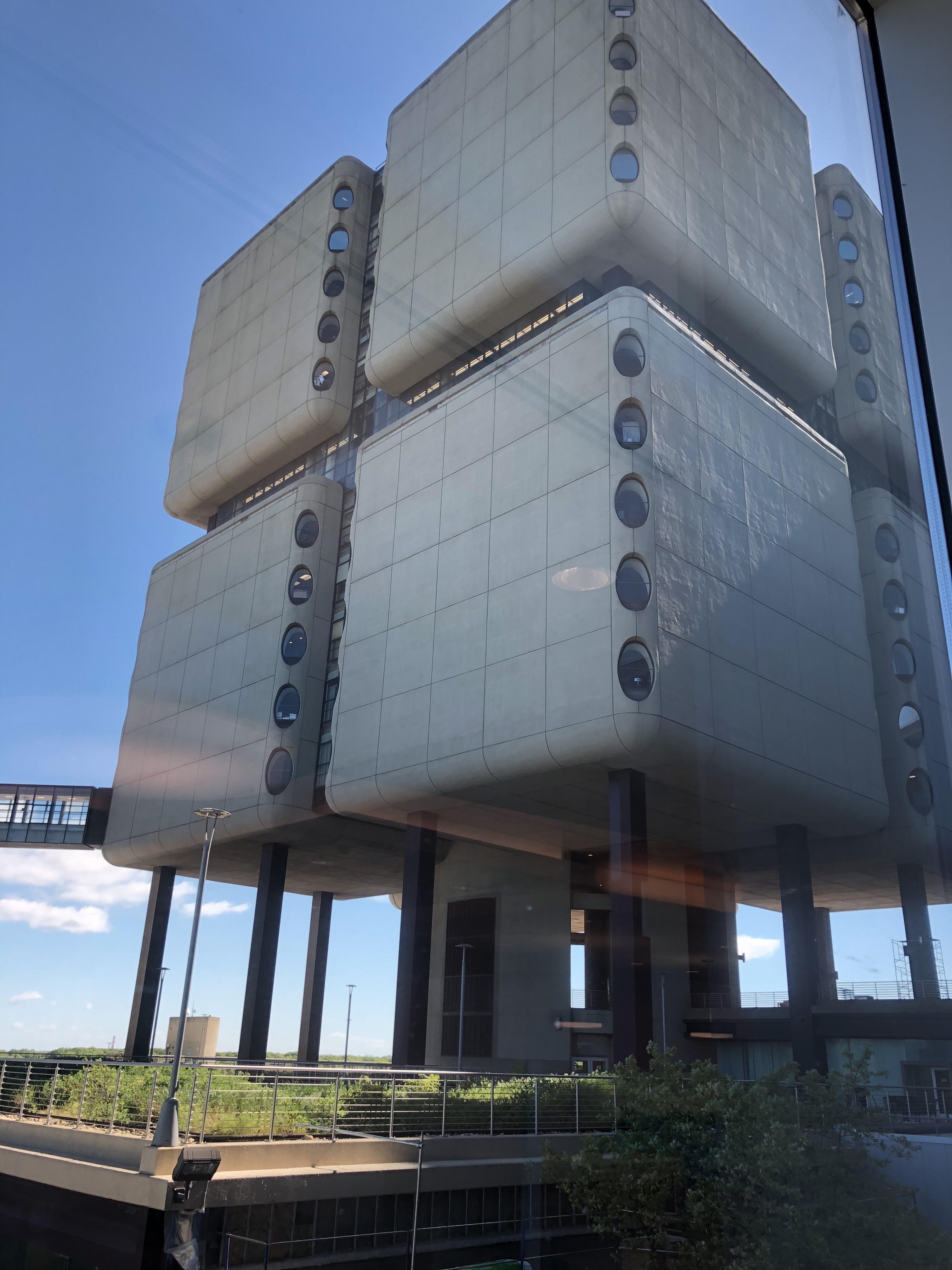 Stony Brook Health Science CenterBertrand Goldberg 1976 [1,334 x 750