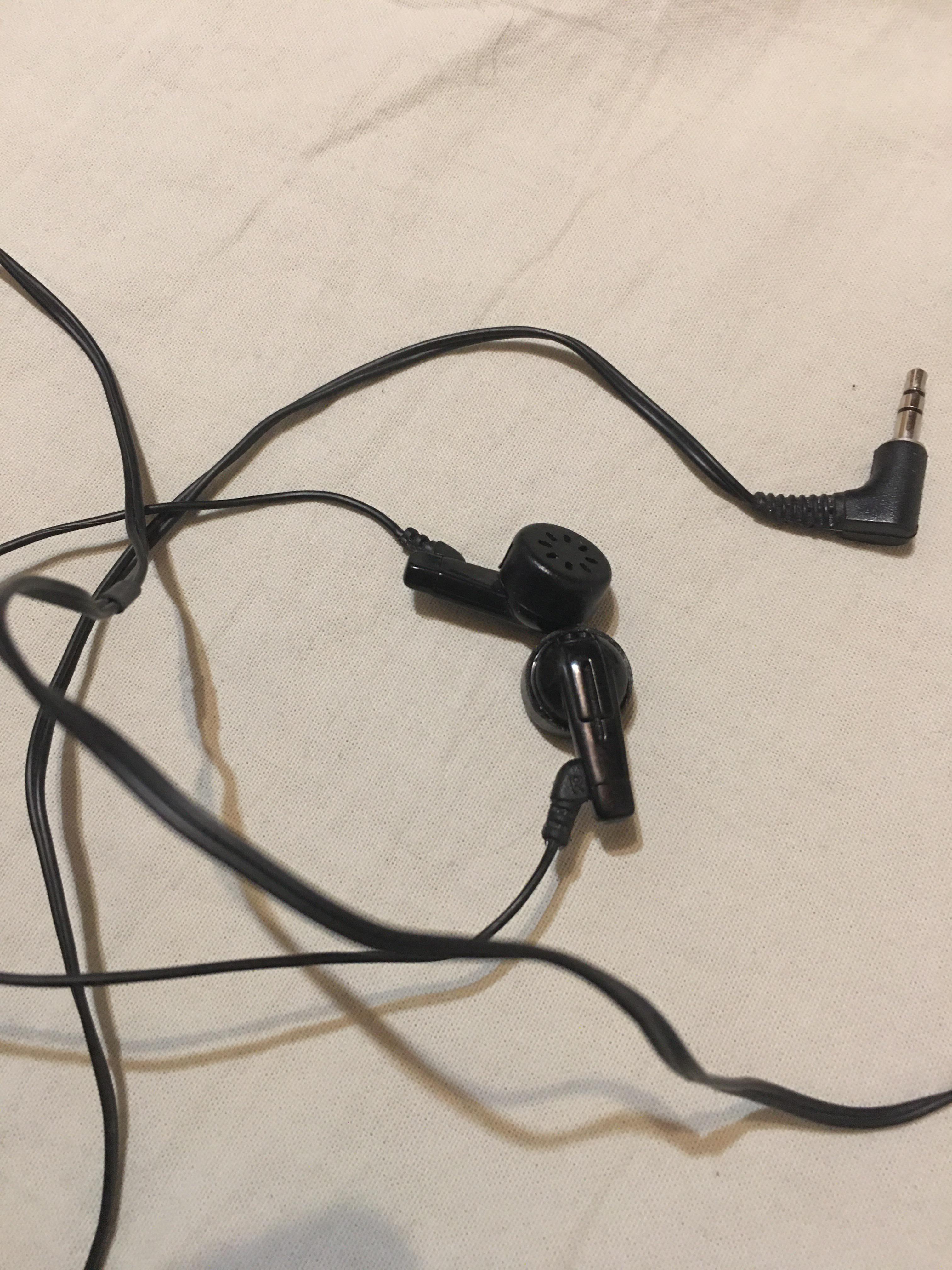 These are the worst earbuds my ears have ever smelled r/DankPods