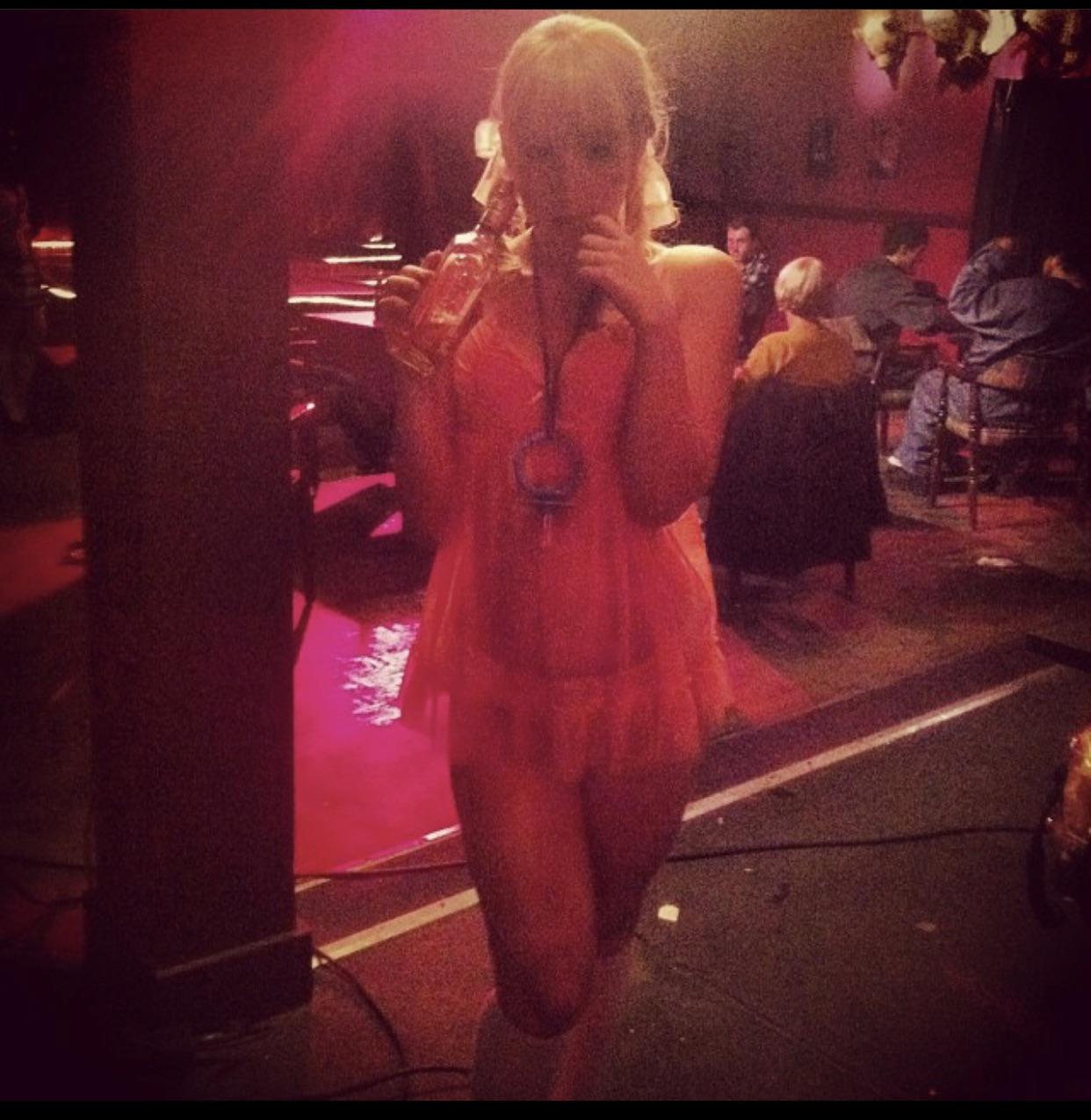 Nikki behind the scenes of Peelers the movie r/NikkiWallin