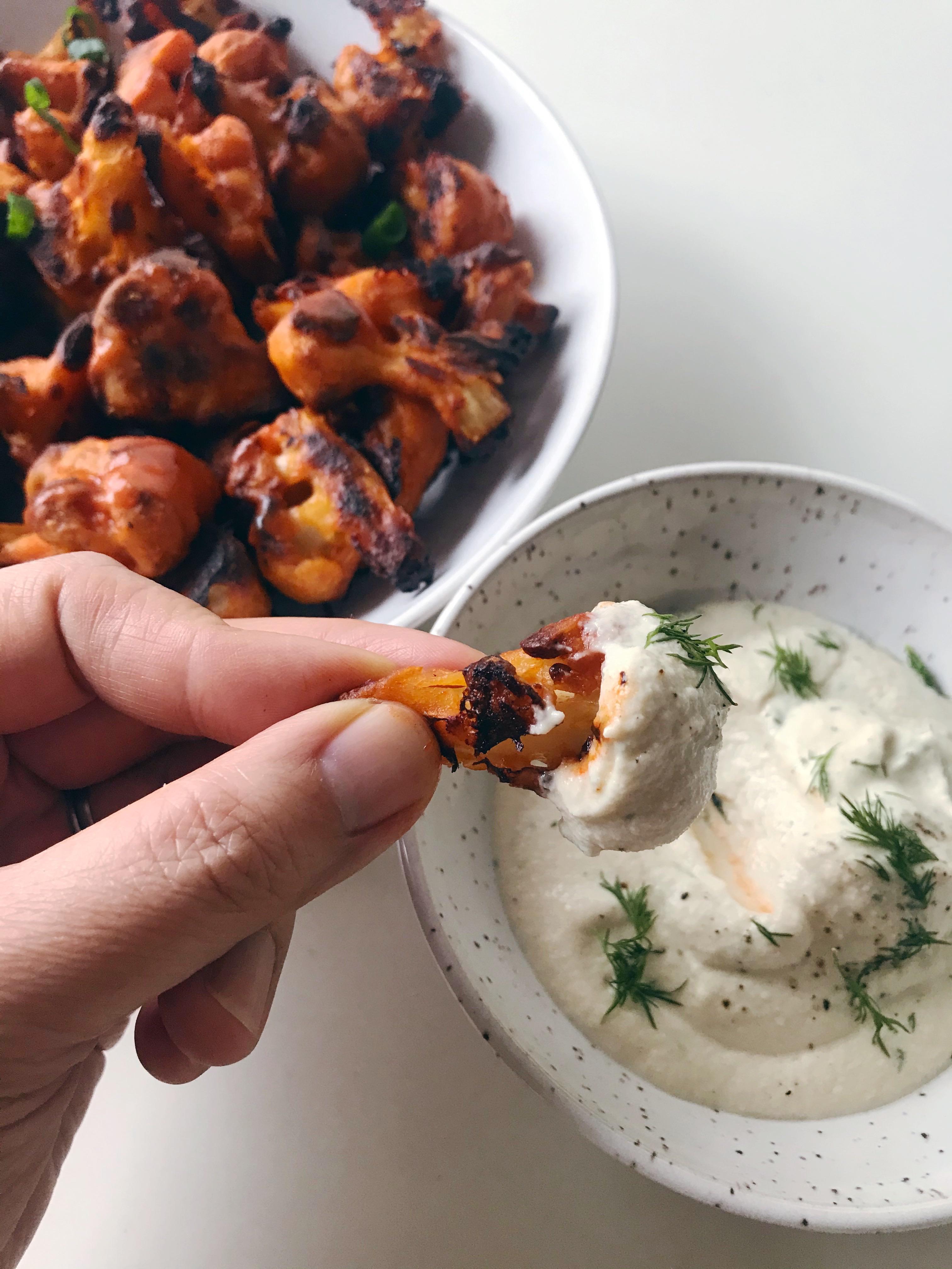 Super Bowl snack! Buffalo cauliflower with ranch sauce easy to make, crispy spicy tangy