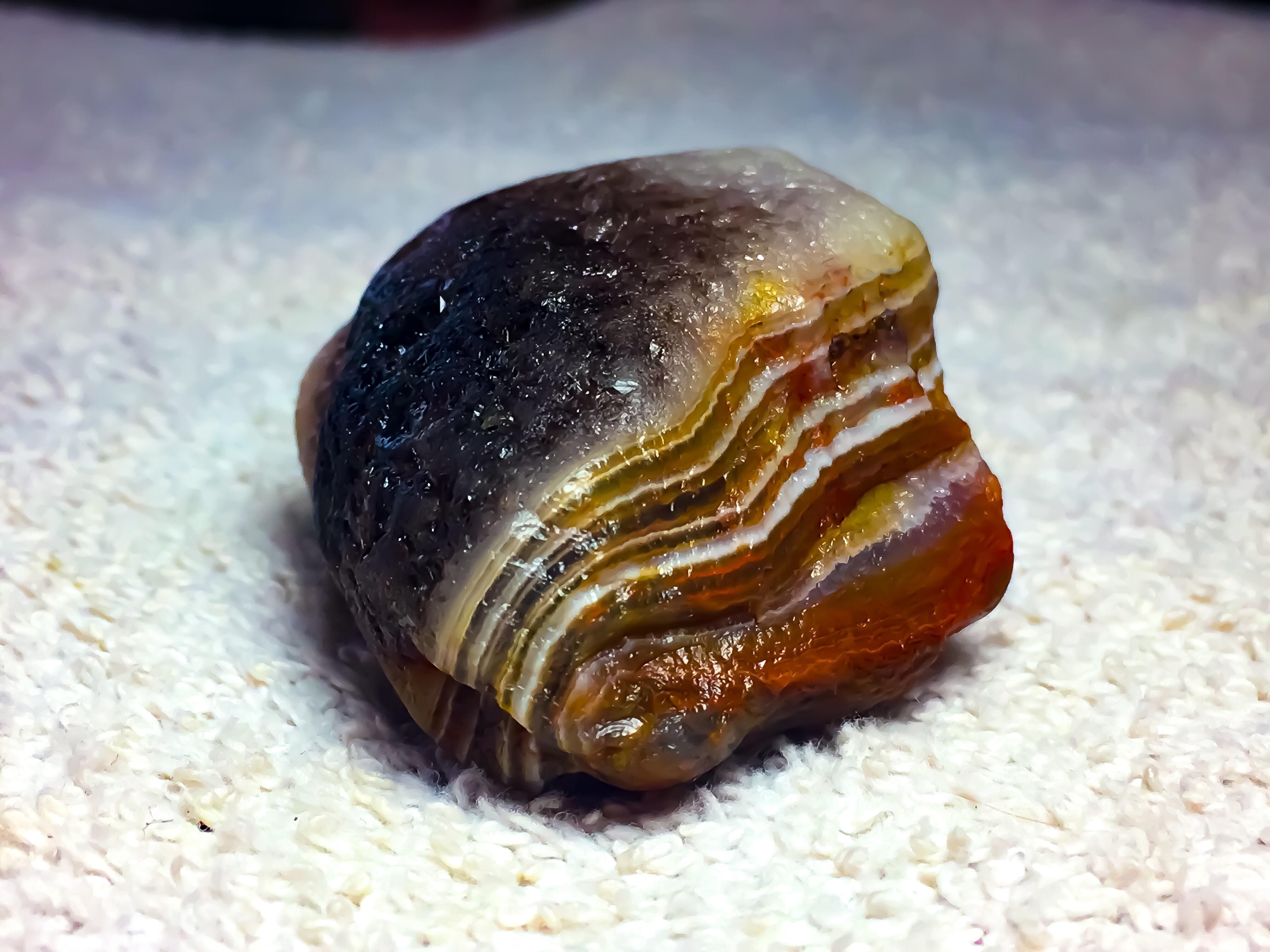 One of my favorites! Agate with amethyst found in Minnesota. r/rockhounds