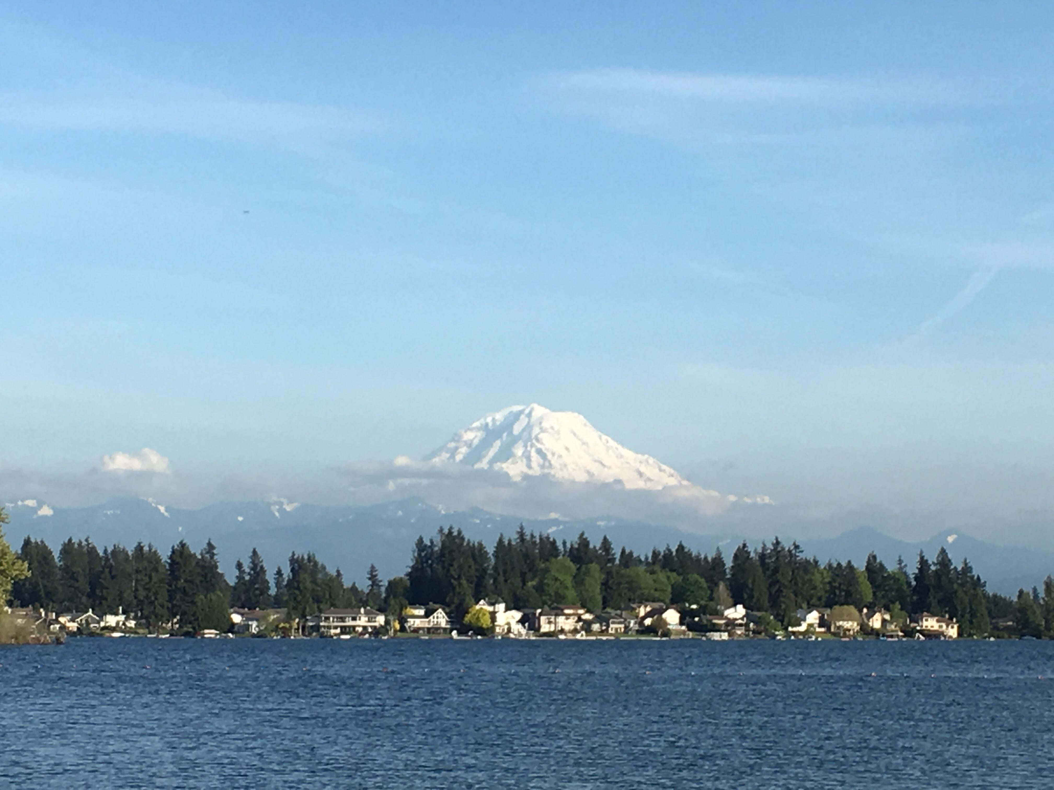 Mt Rainier today from Lake Tapps r/Seattle