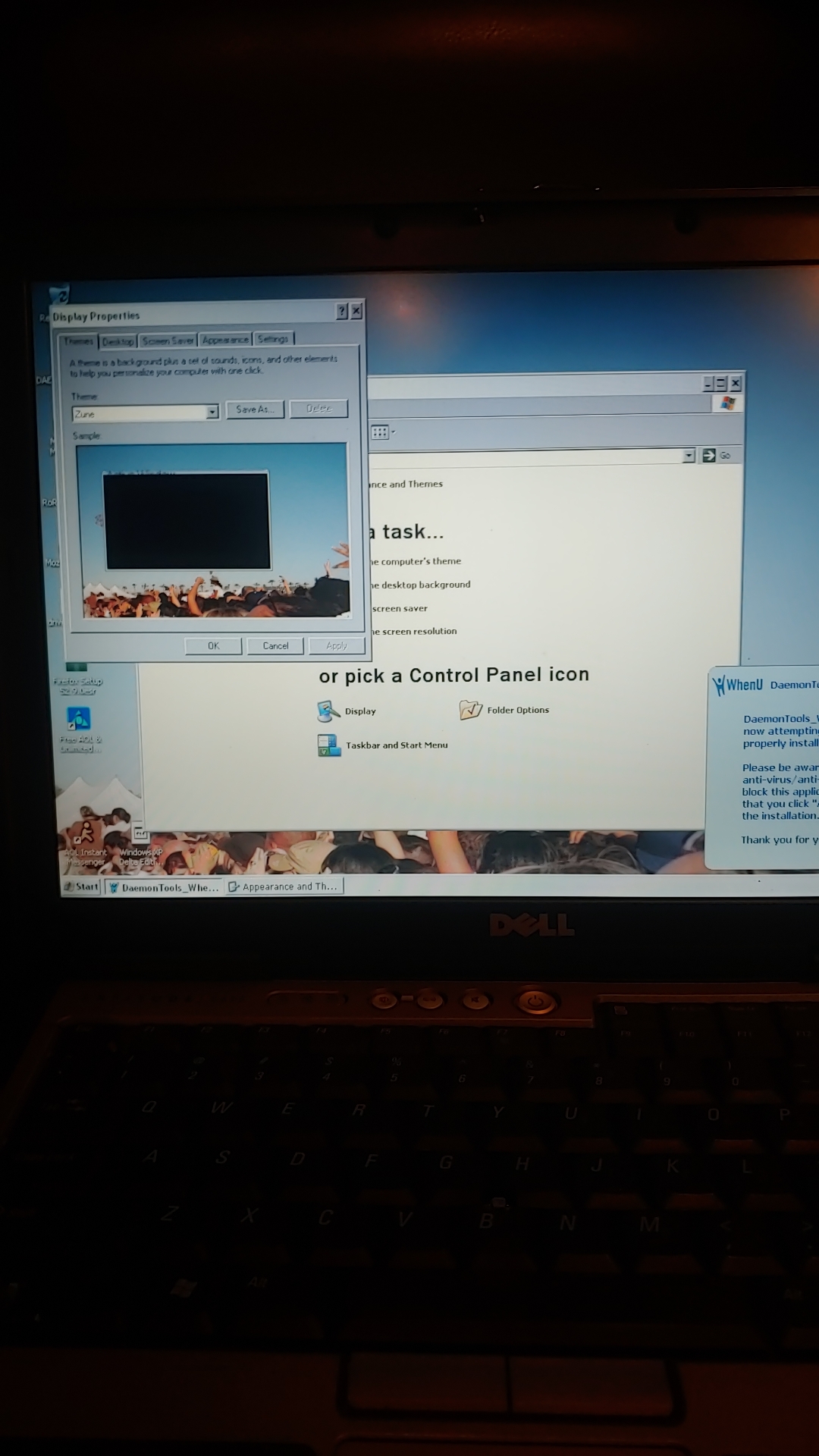Does anyone know how to get the Windows XP themes to work? Context in