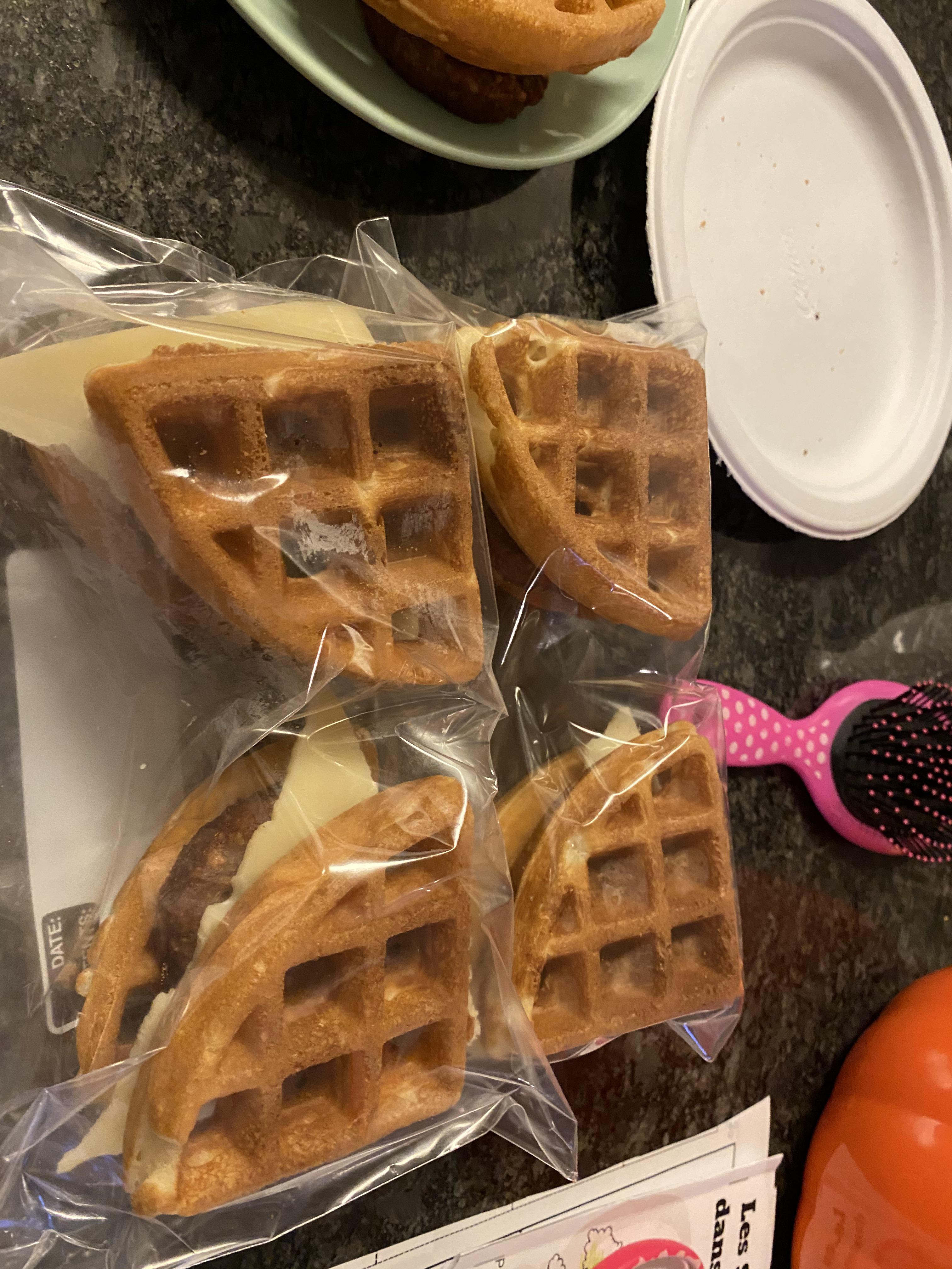 Vegetarian breakfast waffle sandwiches r/mealprep