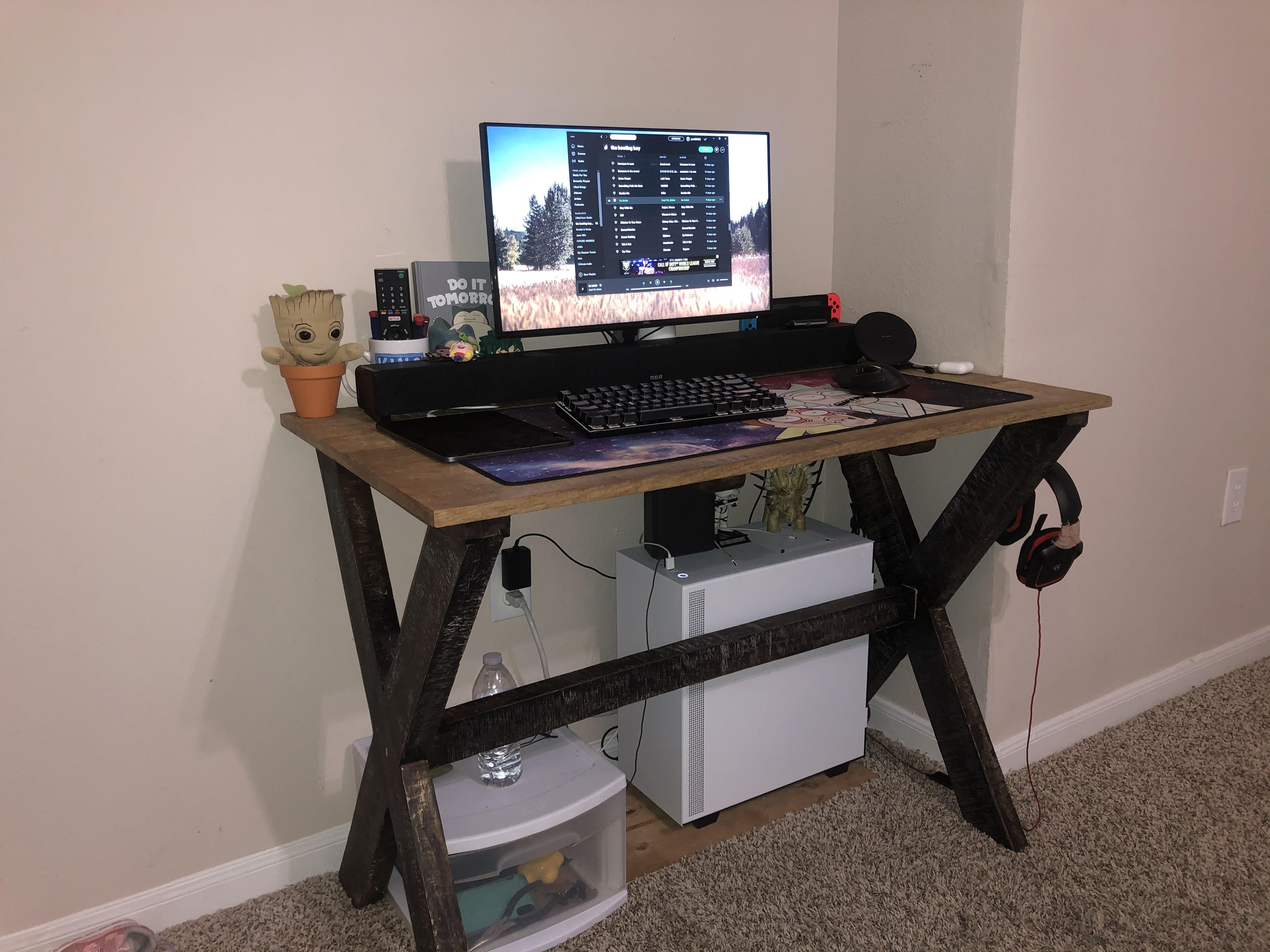 Took someone’s advice and moved my computer to the floor r