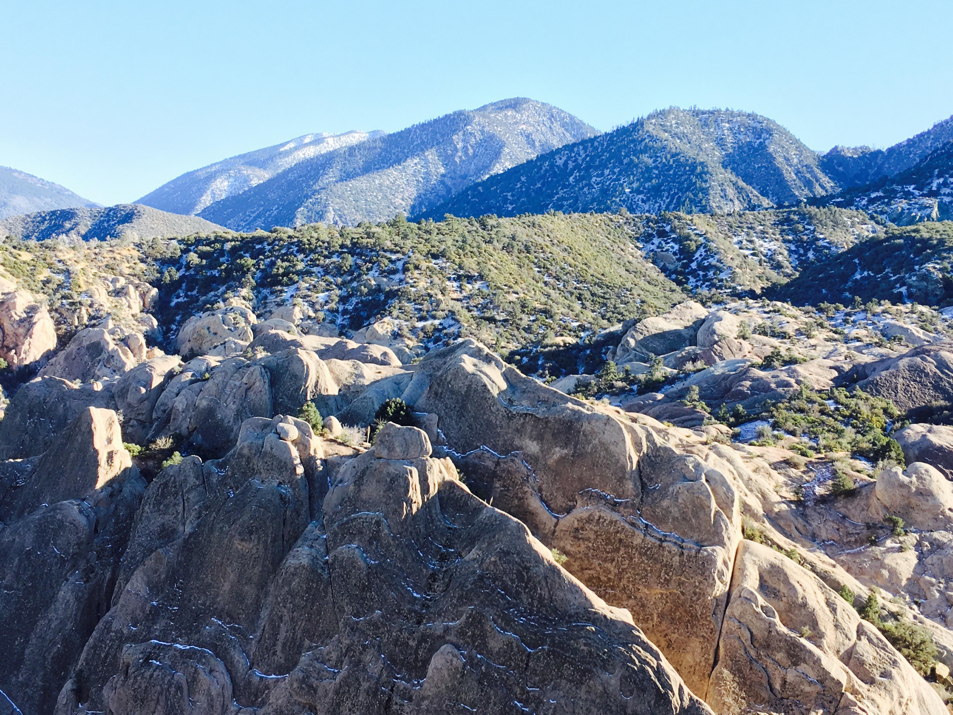 Devil's Punchbowl, California (North LA County) [OC][4032 × 3024] r