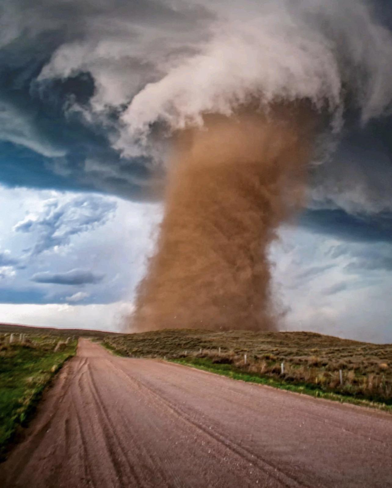 Wray, Colorado tornado on May 7, 2016 r/Damnthatsinteresting