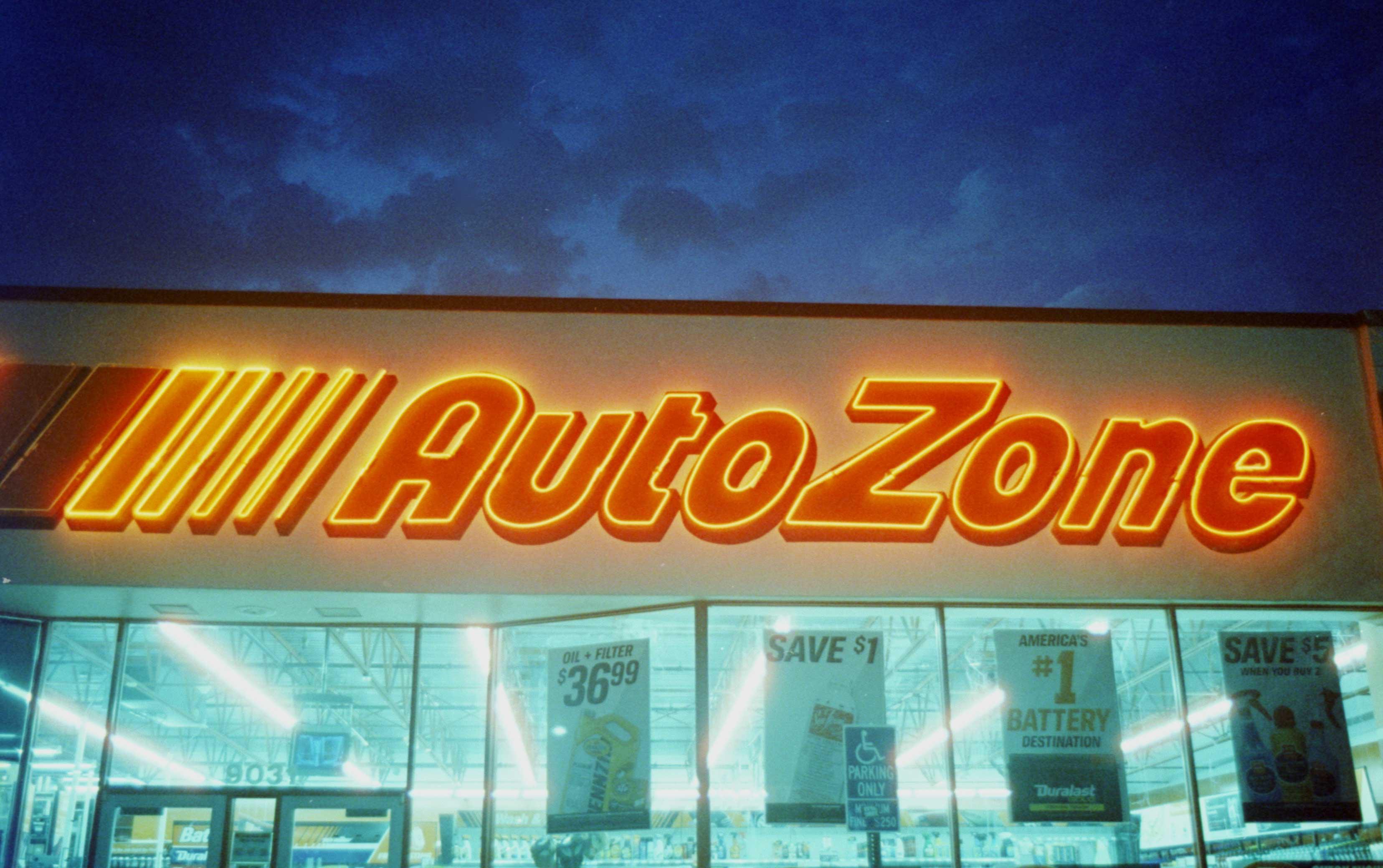 Auto Zone (35mm Elmarit f/2.8, Leicaflex, Cinestill800t pushed two