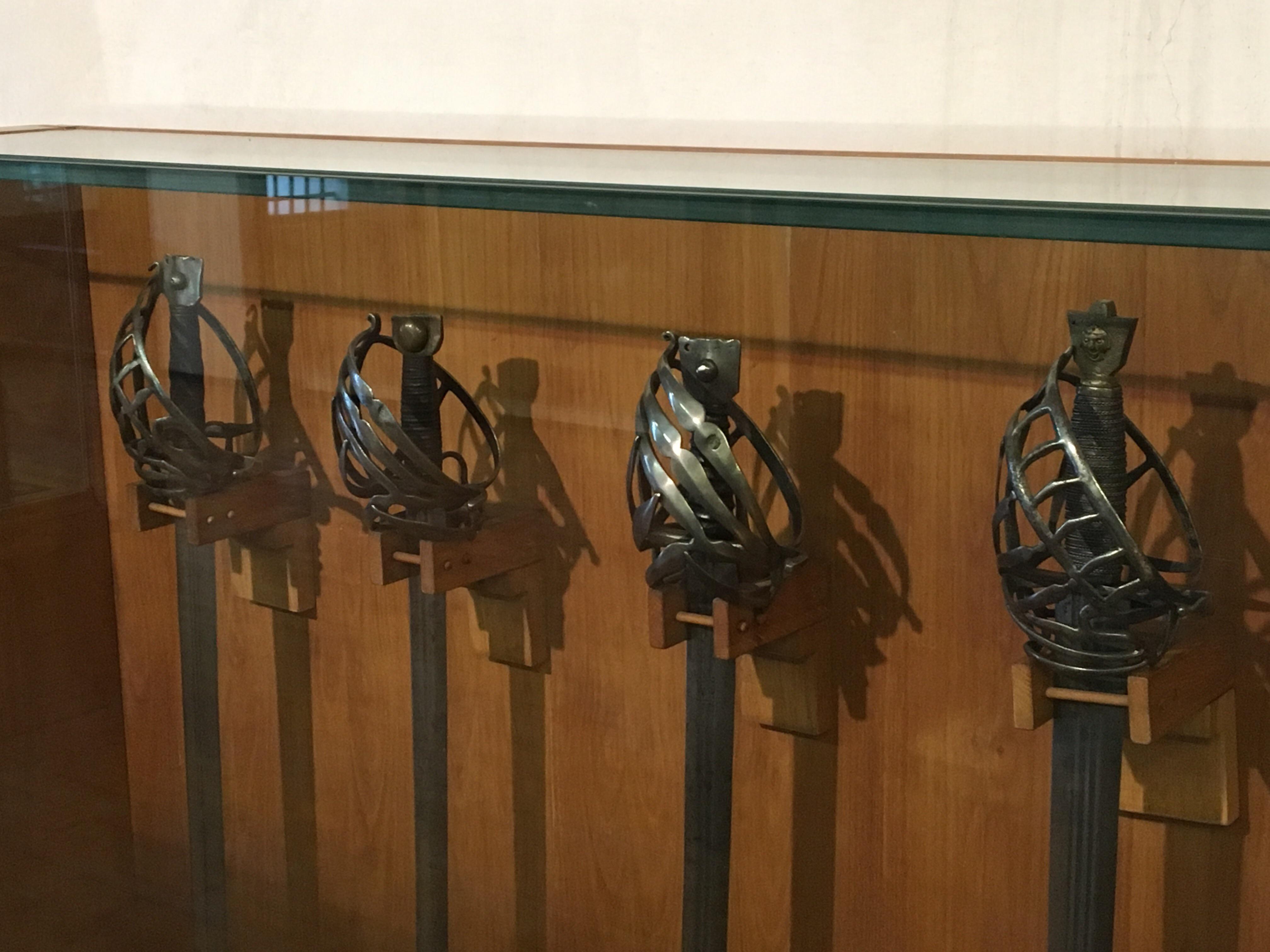 Basket hilts are the best hilts (for protecting your fingers) r/SWORDS