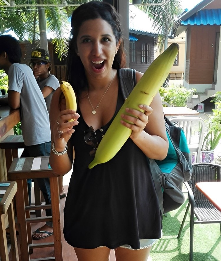 🍌 That's a big banana! (banana on left for scale) : UNBGBBIIVCHIDCTIICBG