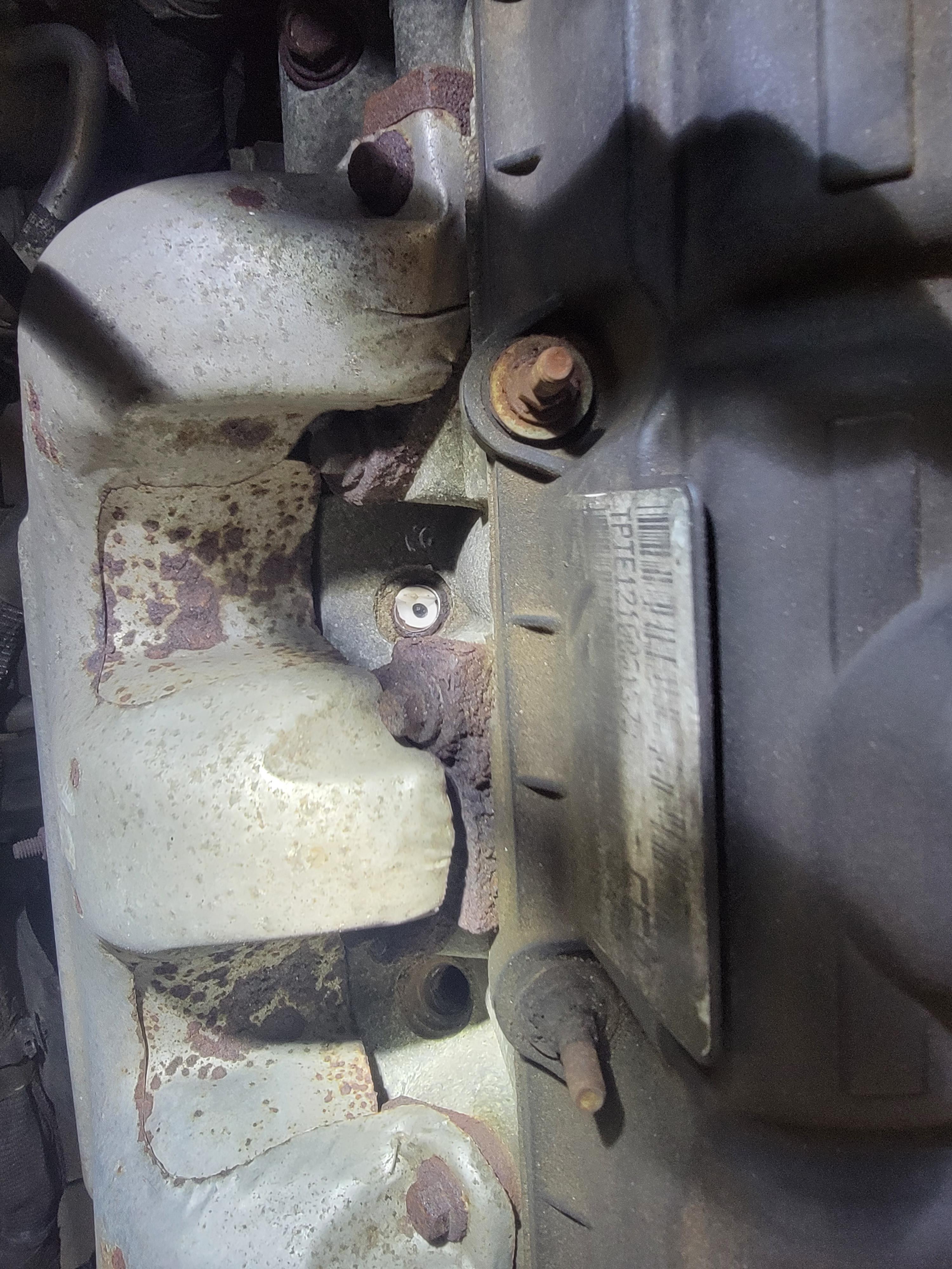 Spark plug broke, any great solutions for this. : r/MechanicAdvice
