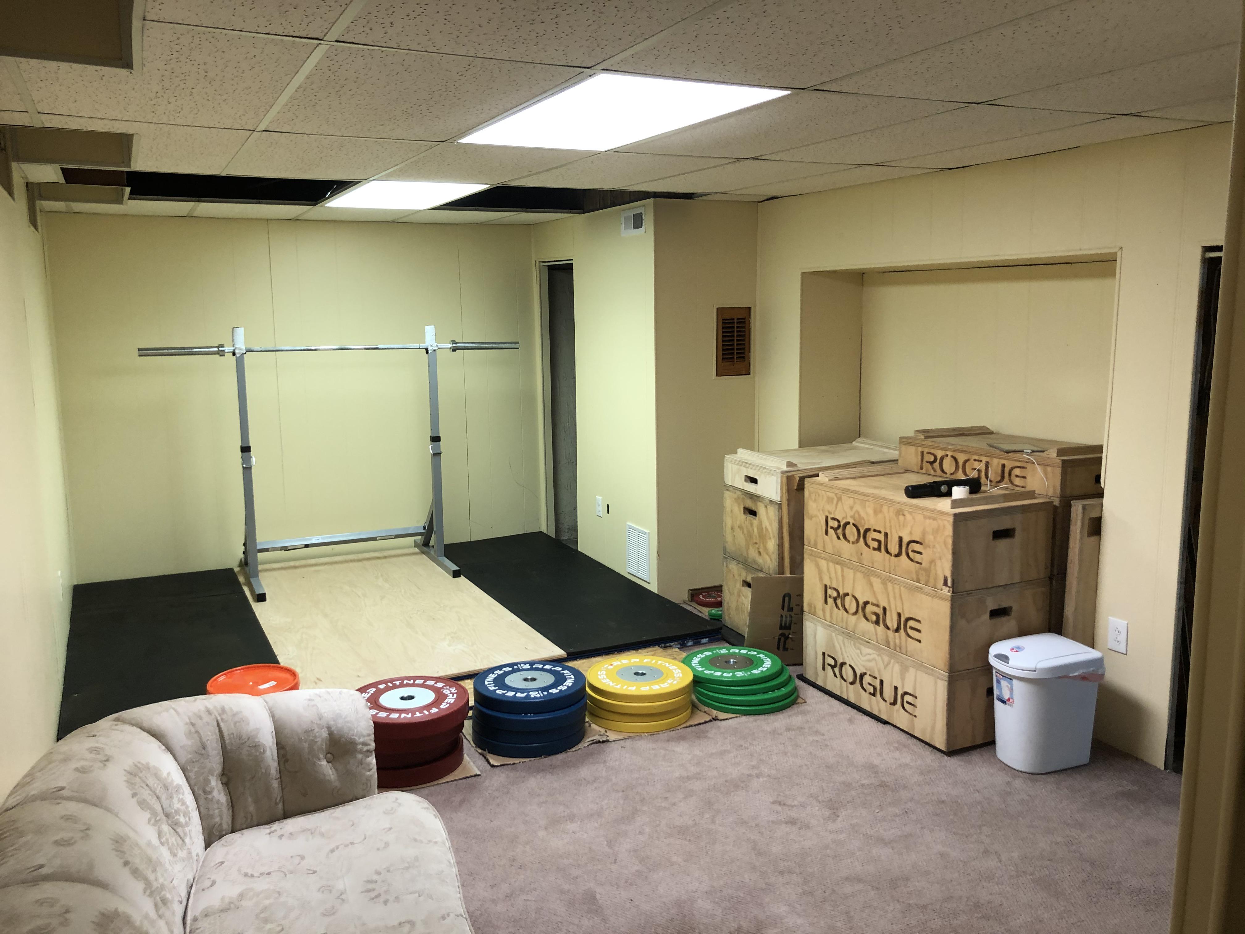 No weightlifting gyms in my area so I had to build one. r/weightlifting