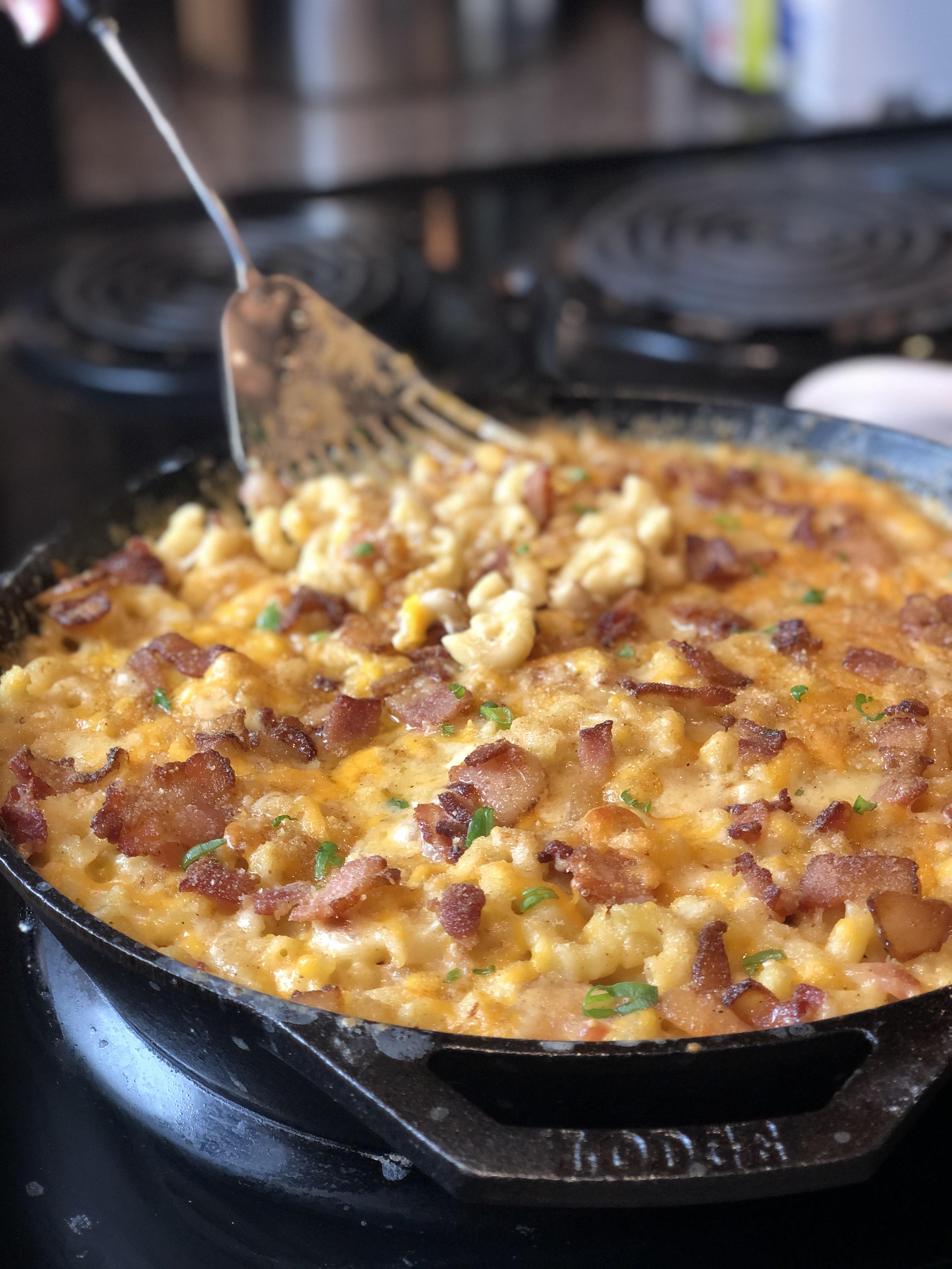 [Homemade] bourbon & bacon skillet Mac n cheese r/food