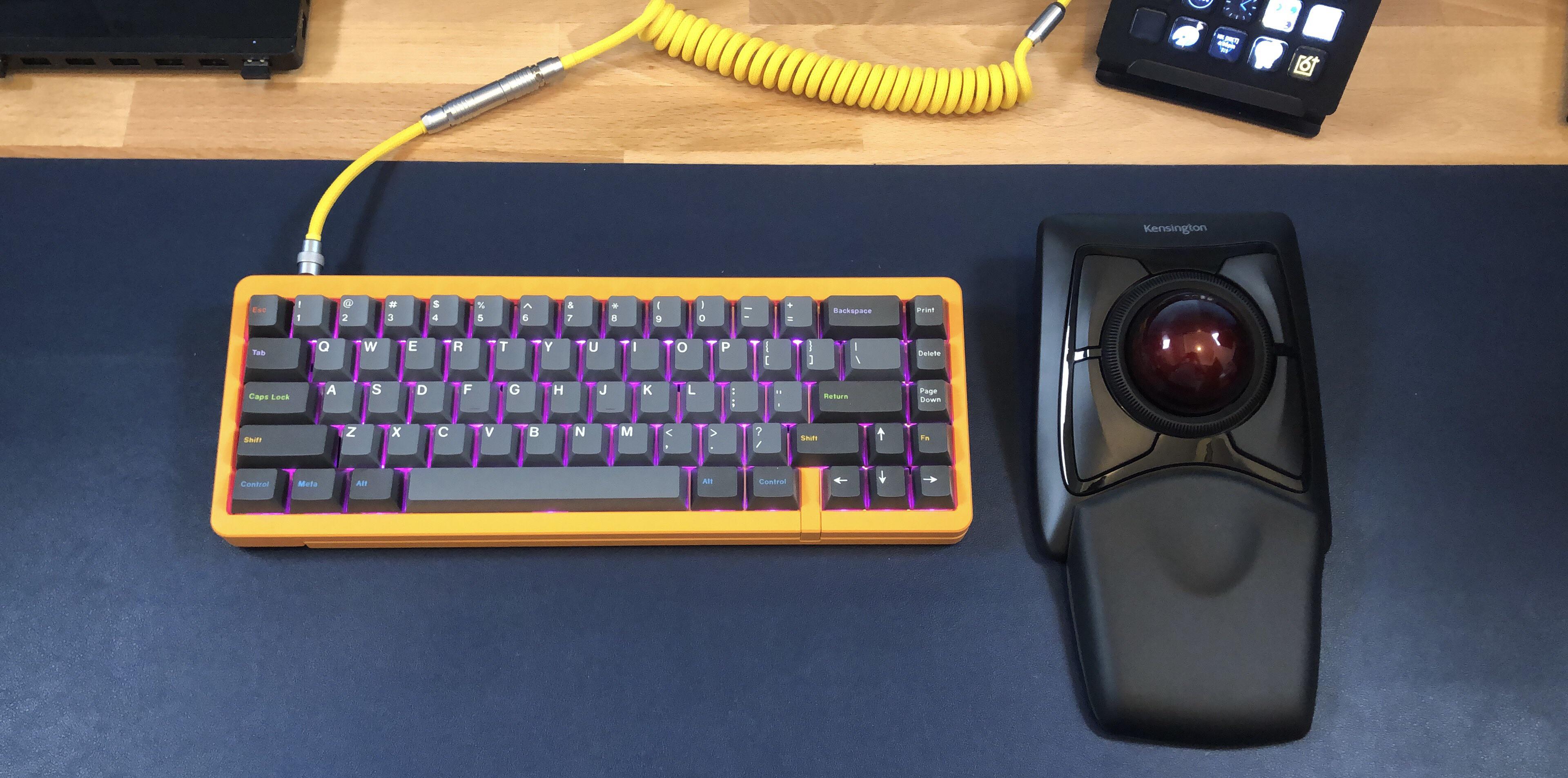 EYellow D65 meet Kensington Trackball r/MechanicalKeyboards