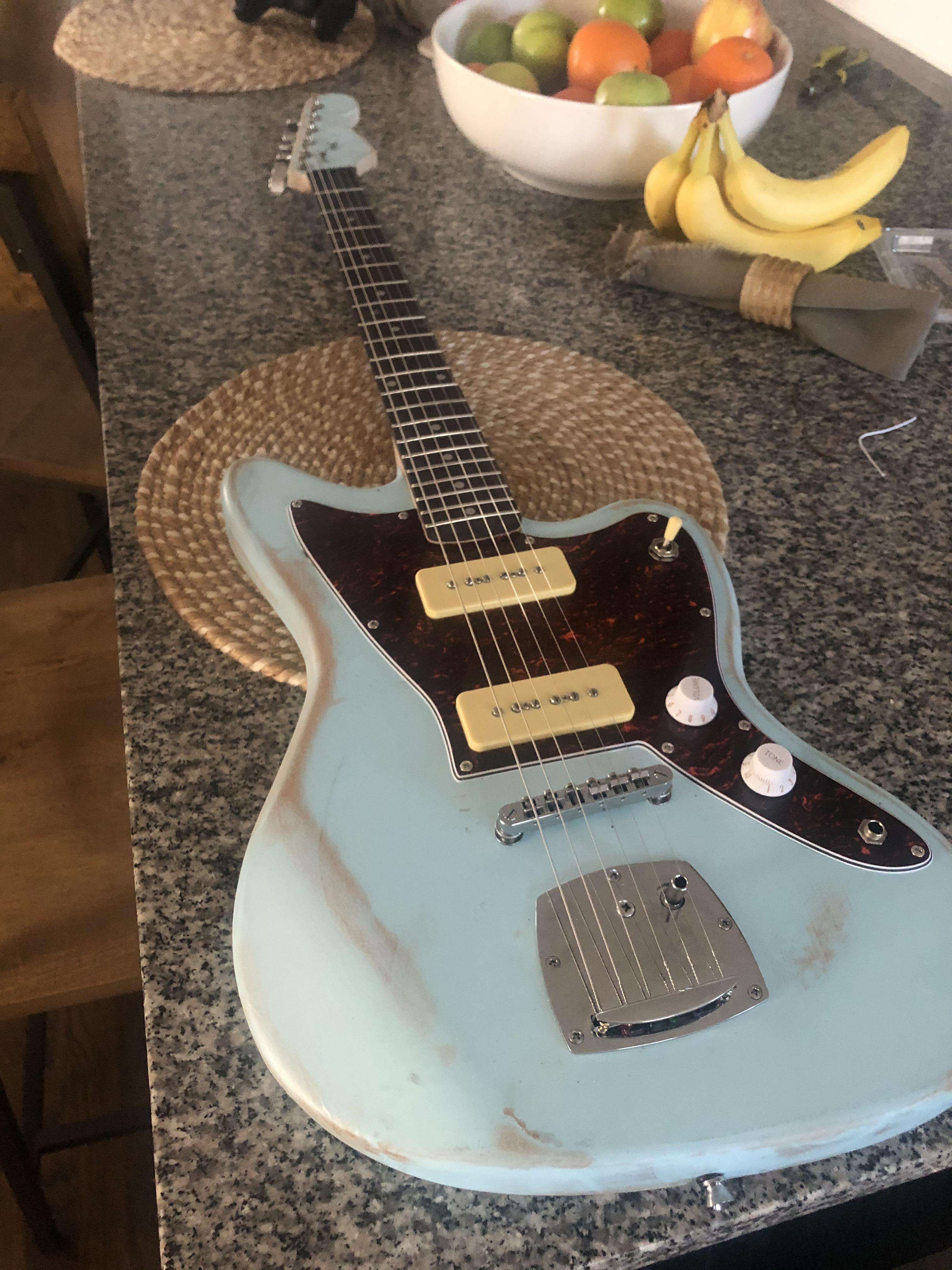 Finally finished my own custom Jazzmaster, went for like a “relic