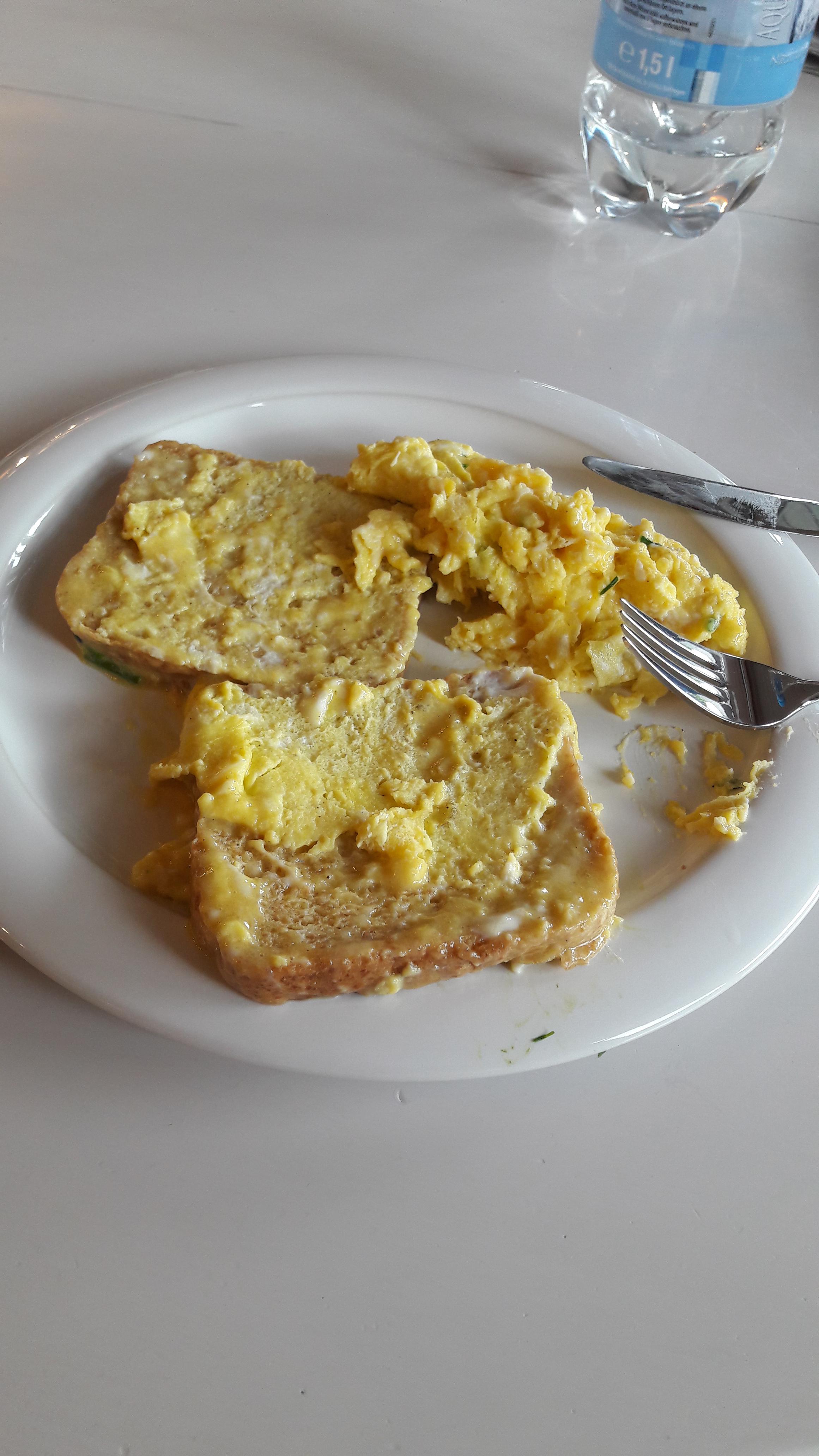 Hangover me created what i call "soggy french toast" r/shittyfoodporn