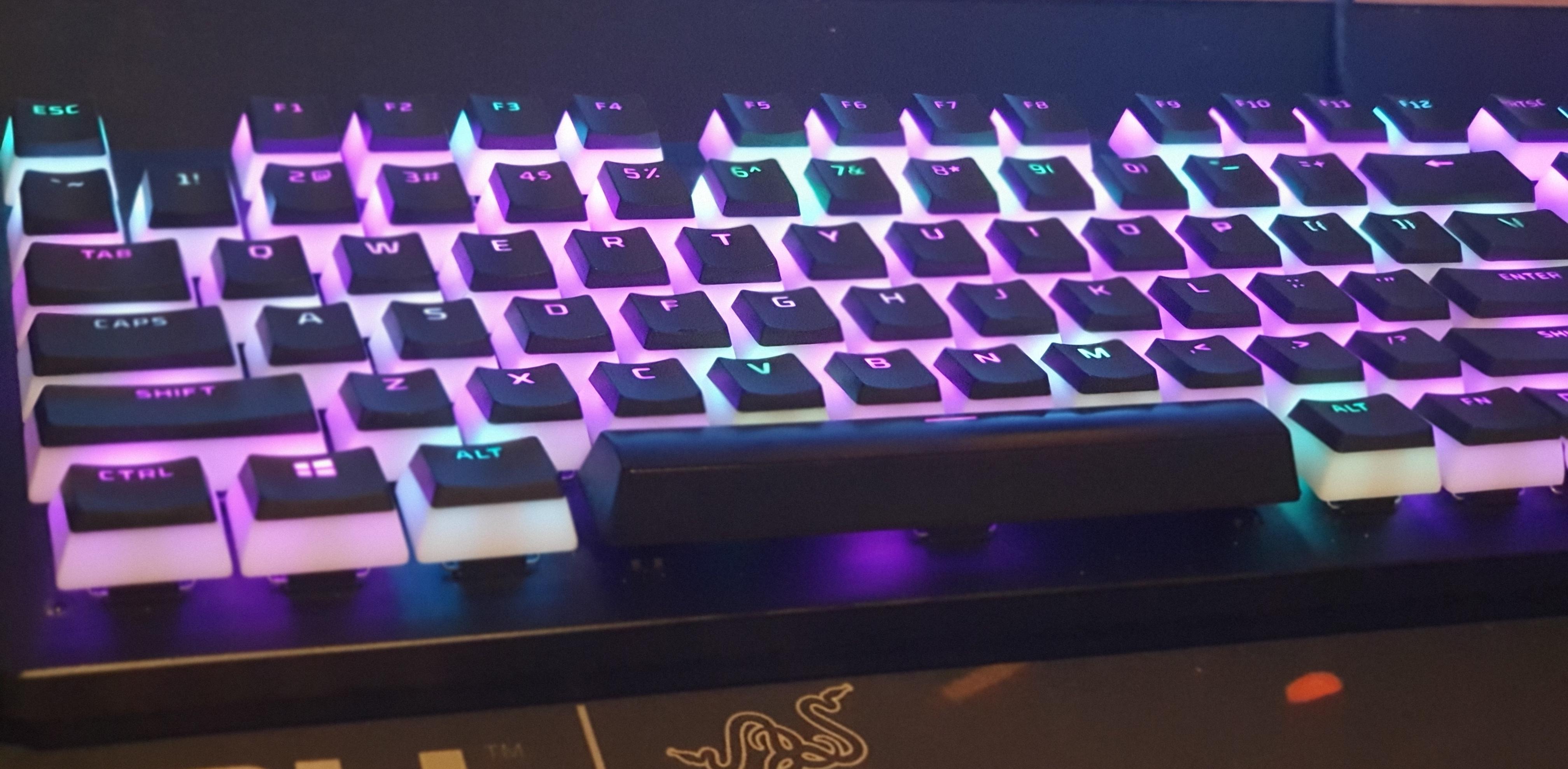 Razer Huntsman con Pudding keycaps (hubo que limar una