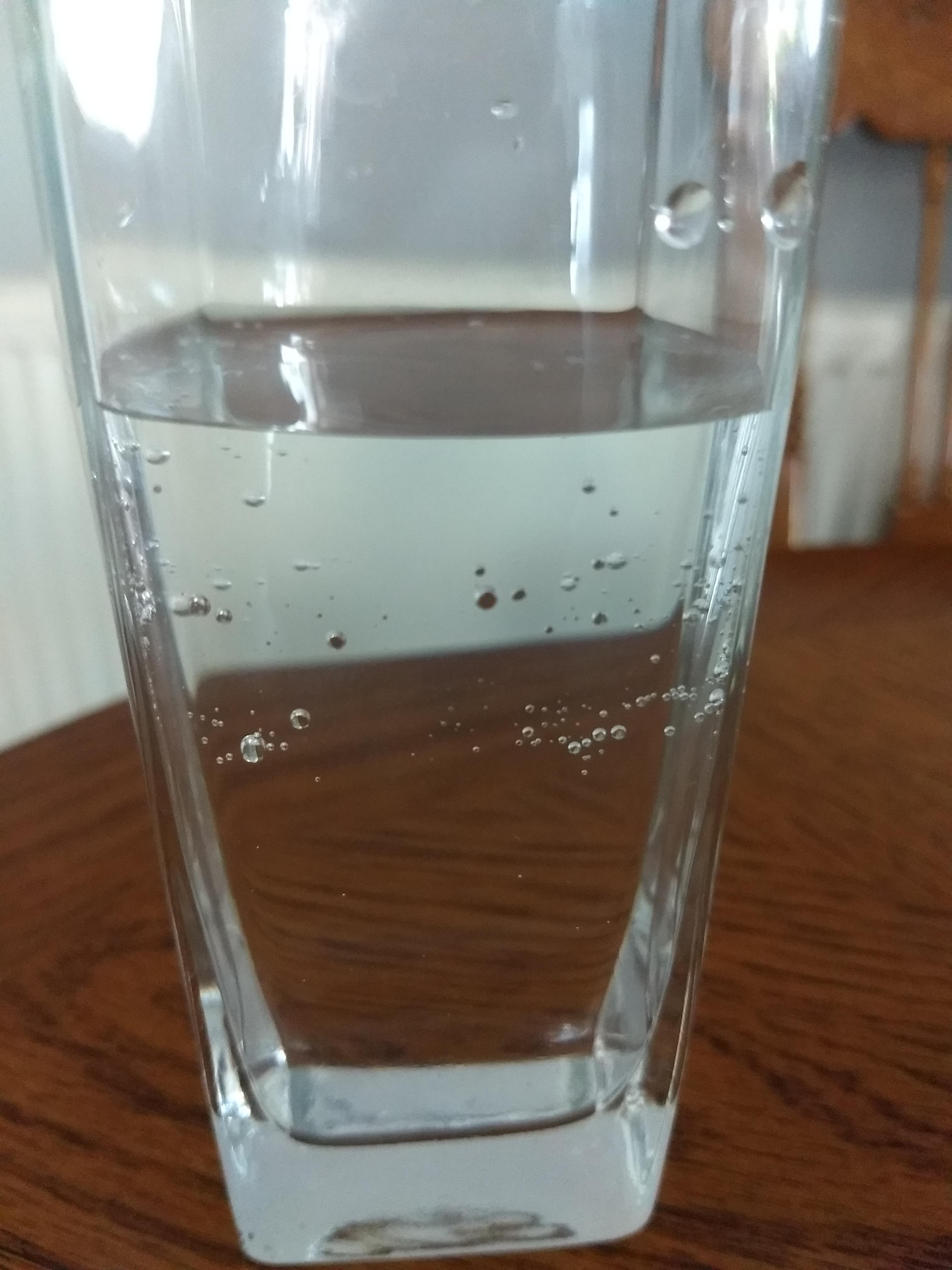 Room temperature water at the bottom with no bubbles but cold water on