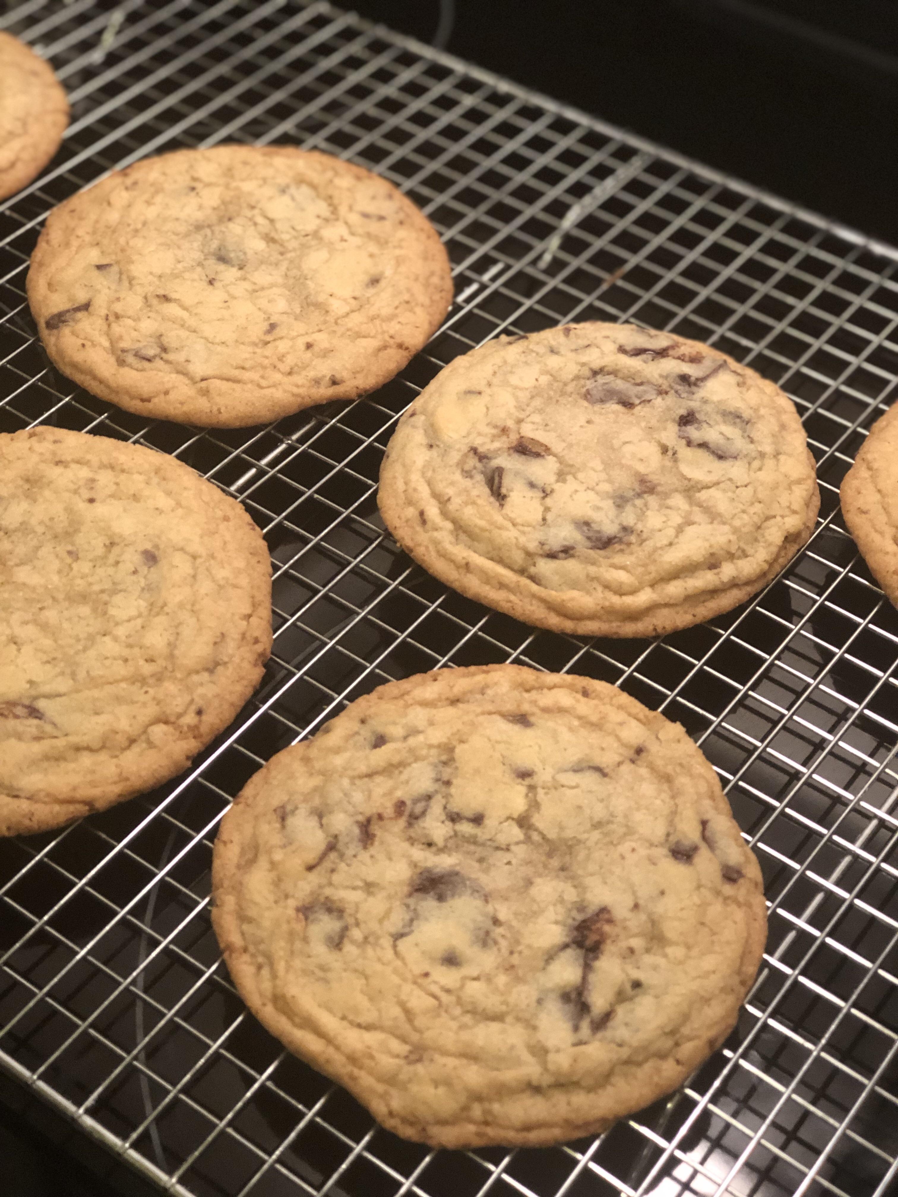 [Homemade] Giant chocolate chip cookies r/food