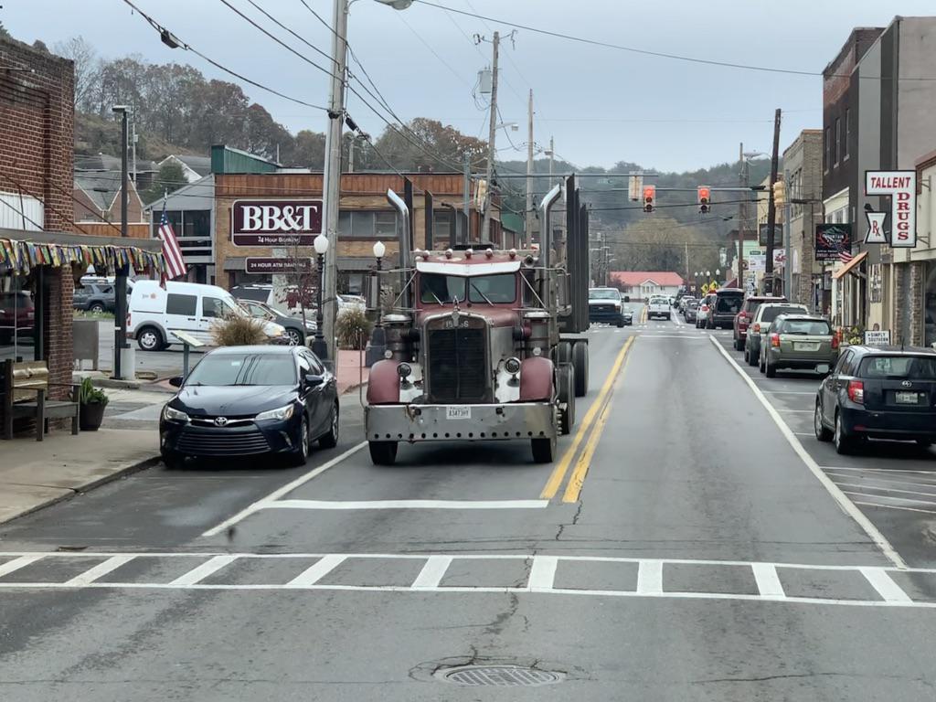 Old Kenworth spotted in Ducktown, TN r/Truckers