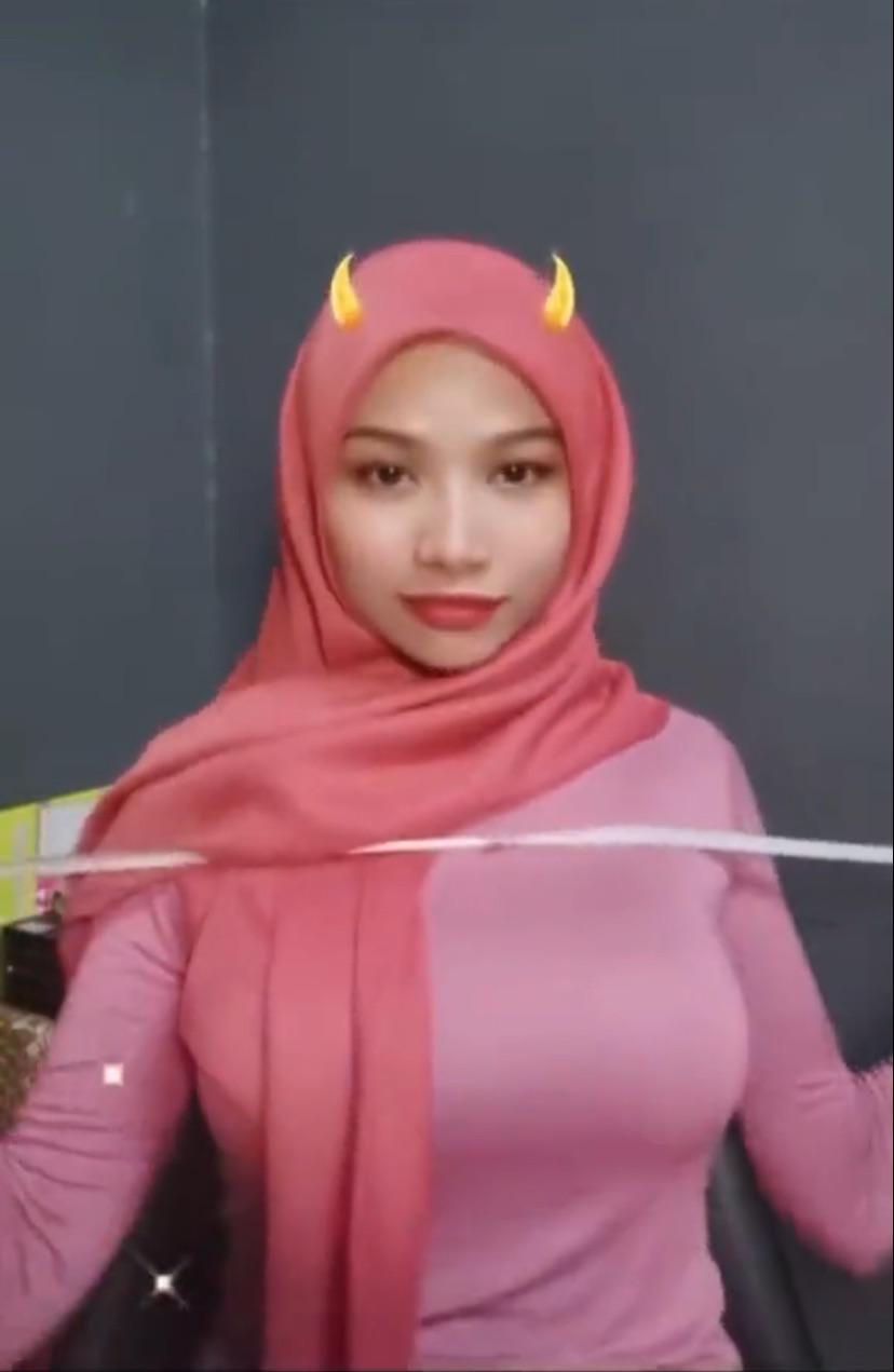 nice boobies : HijabiXXX