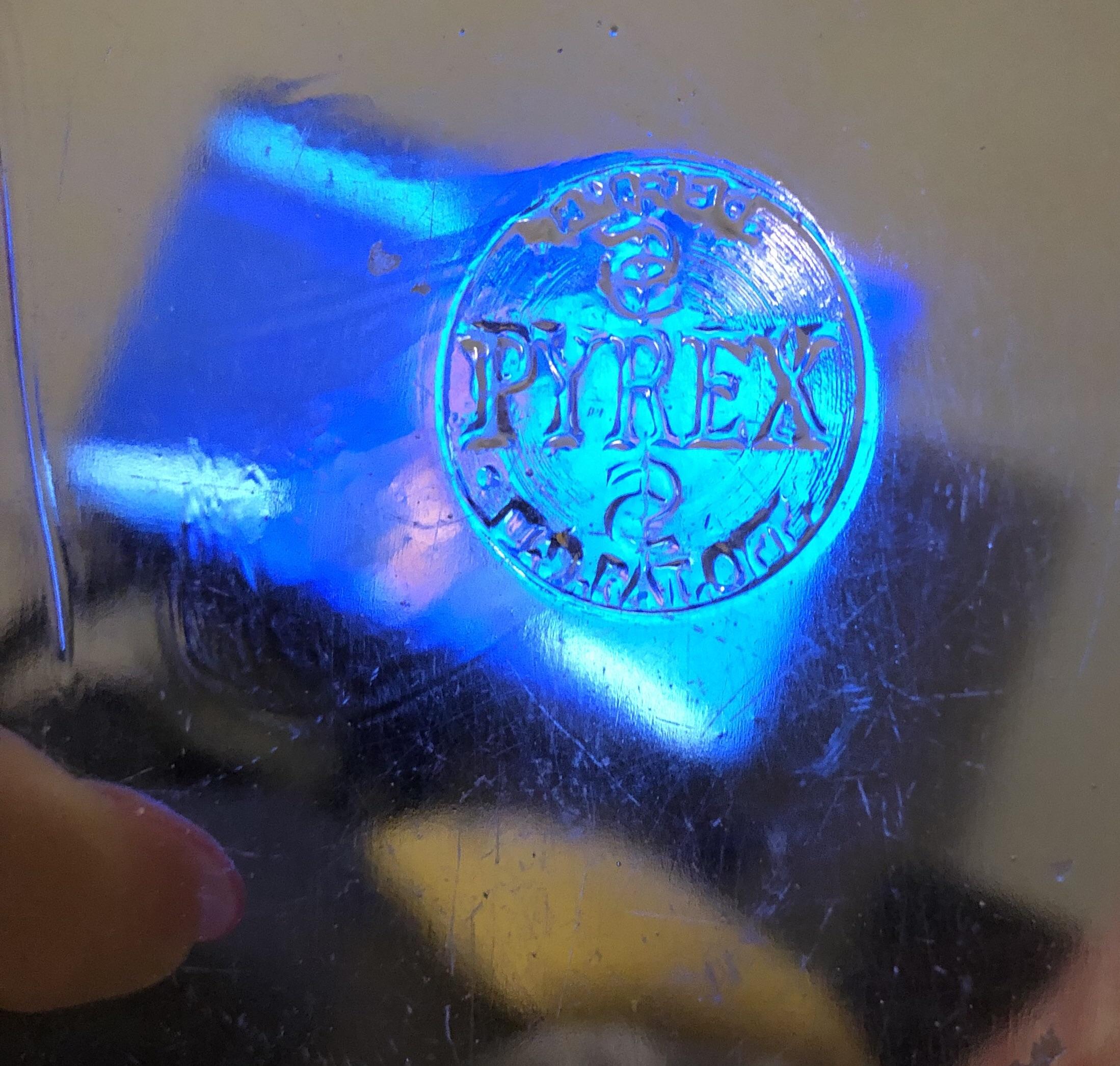 Help dating this Pyrex casserole dish based on logo? Antiques