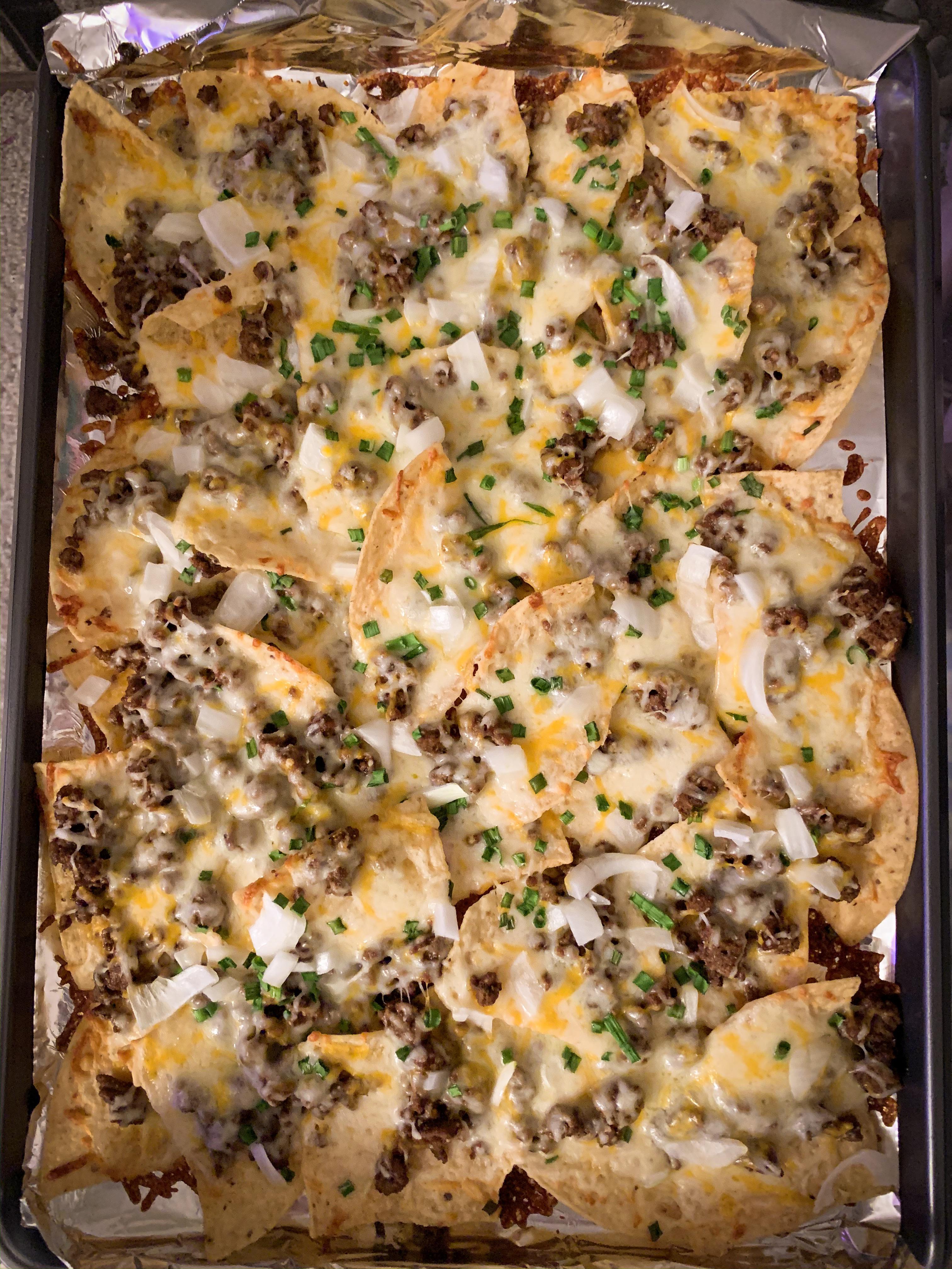 [Homemade] Nachos with onions, chives, and homemade meat seasoning r/food