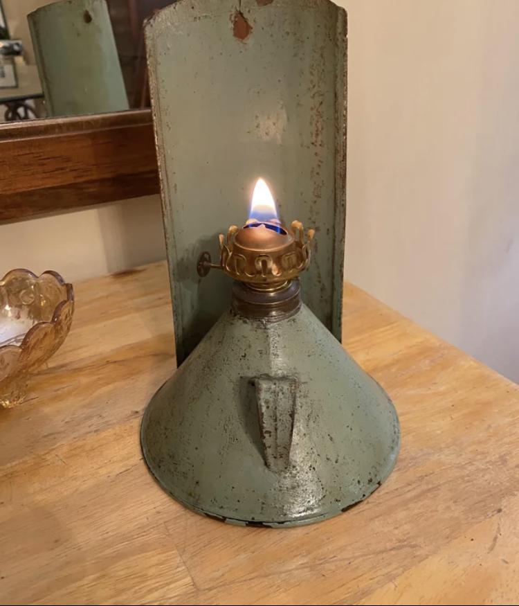 Old oil lamp from late 1700’s r/interestingasfuck