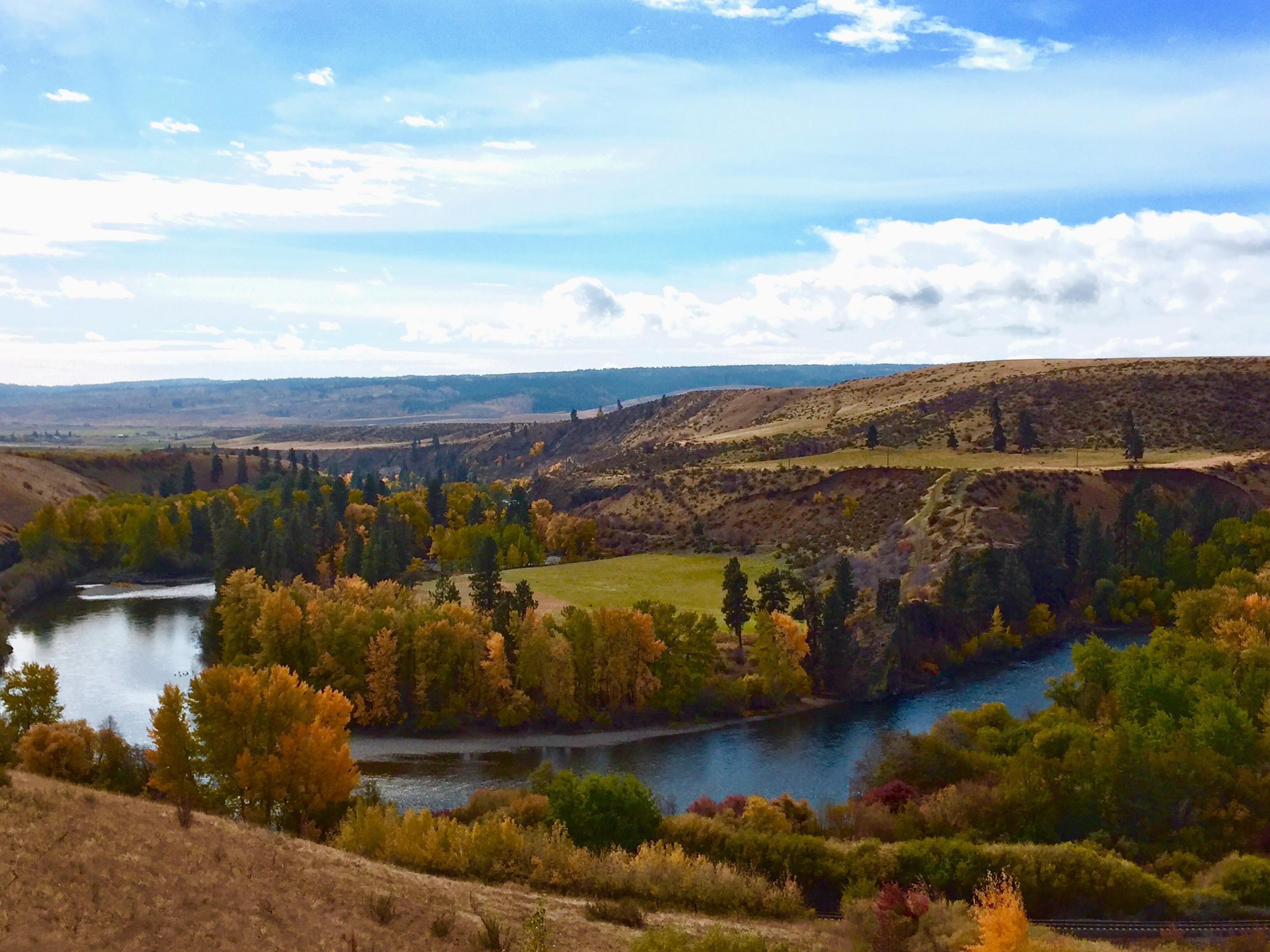 Fading into fall on the Yakima River Thorp, WA [3264x2448][OC