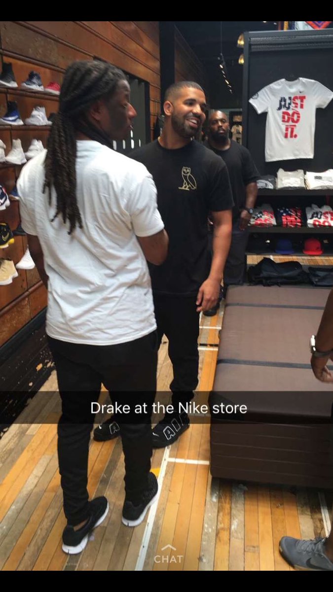 Drake seen at Lenox Mall in Atlanta r/Atlanta