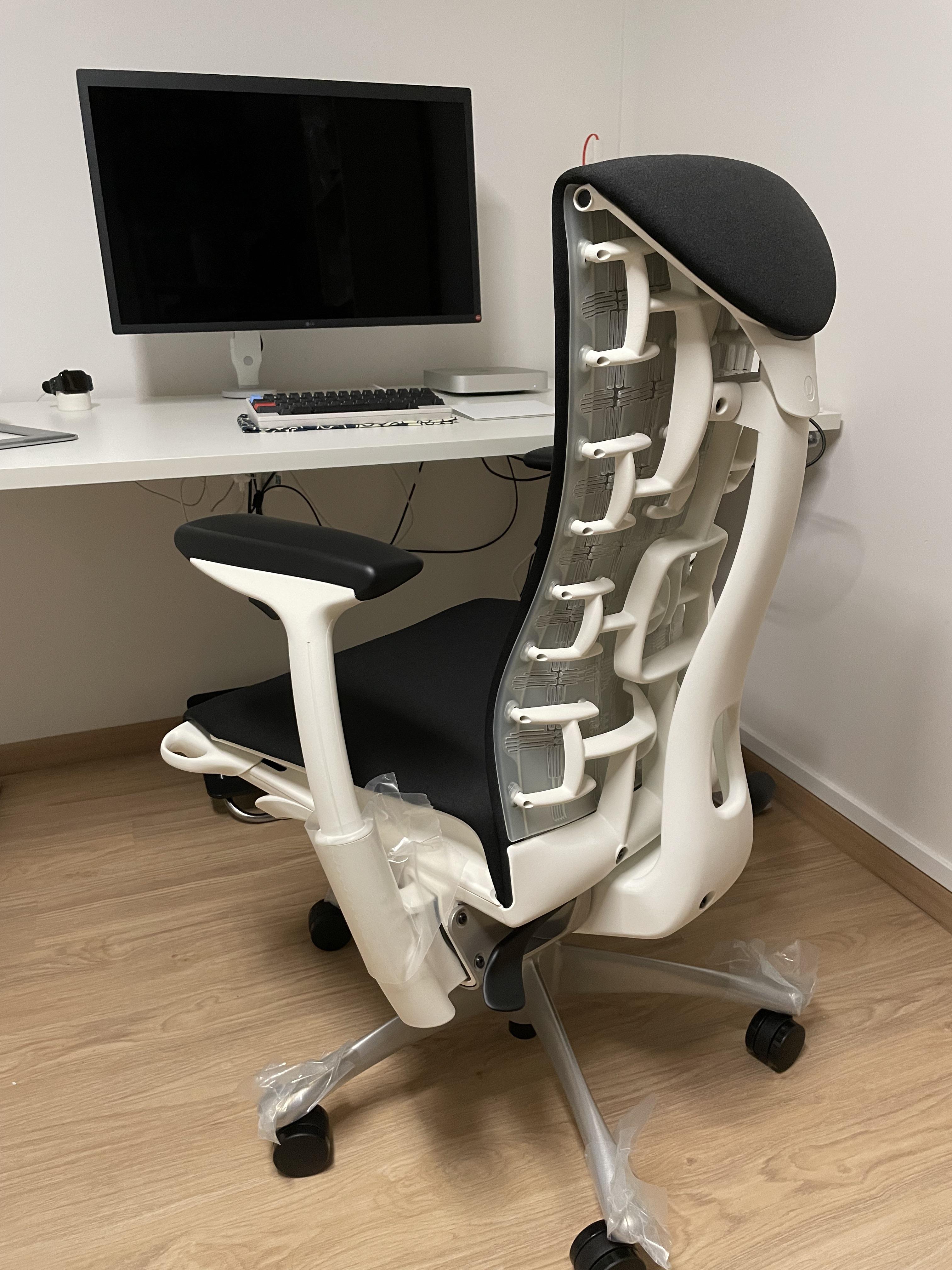 Regular Embody vs Logitech Embody hermanmiller