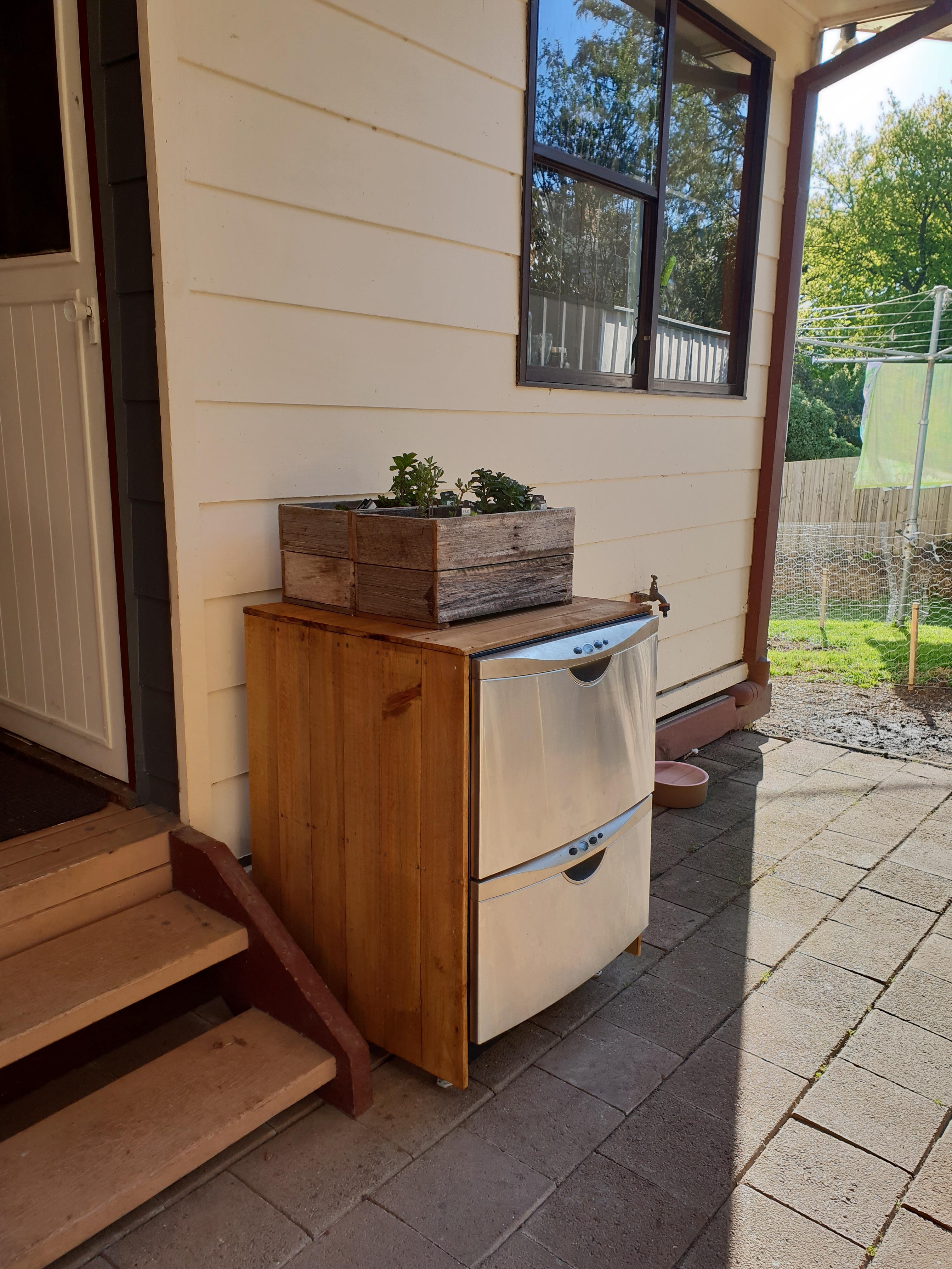 I turned my old dishwasher into a drinks cooler r/mildlyinteresting