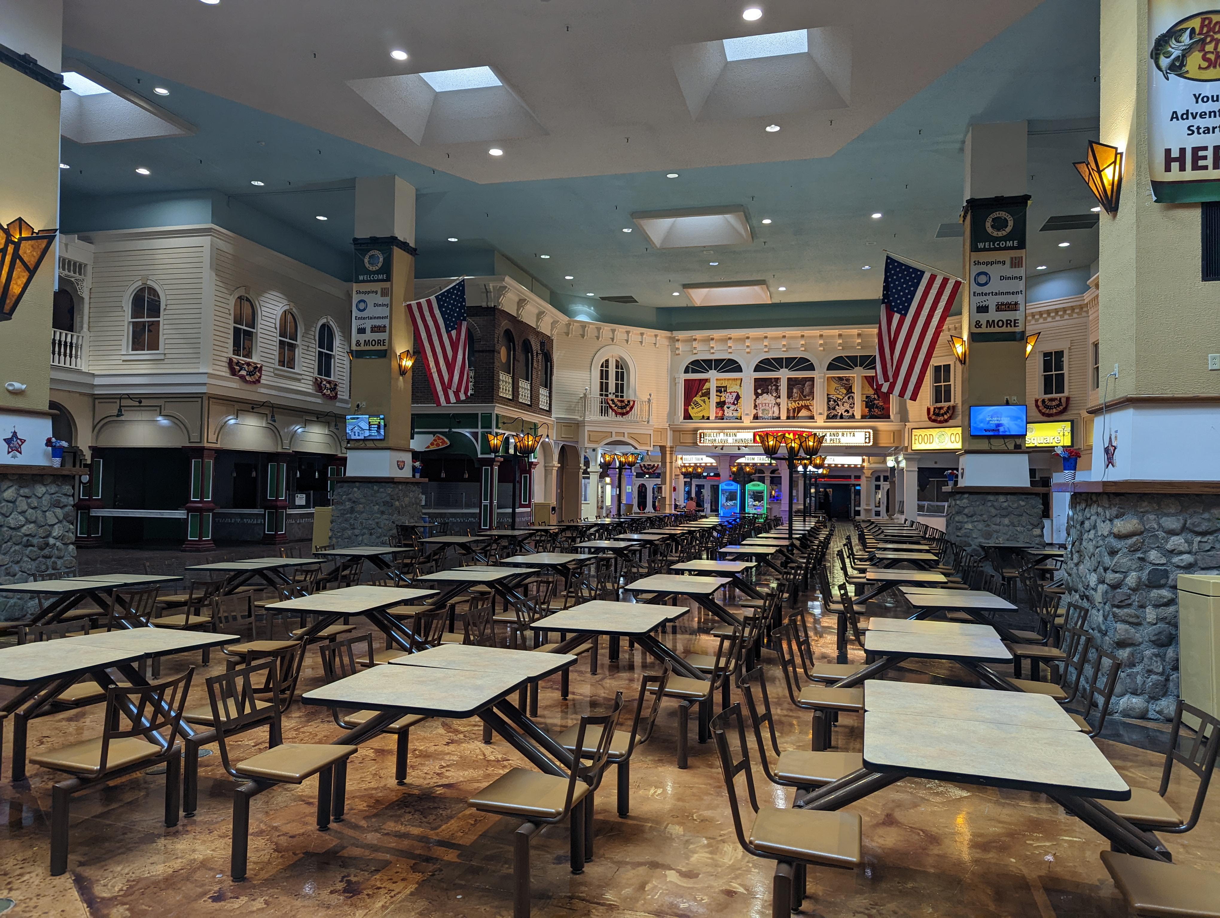 Finger Lakes Mall, Auburn NY r/deadmalls