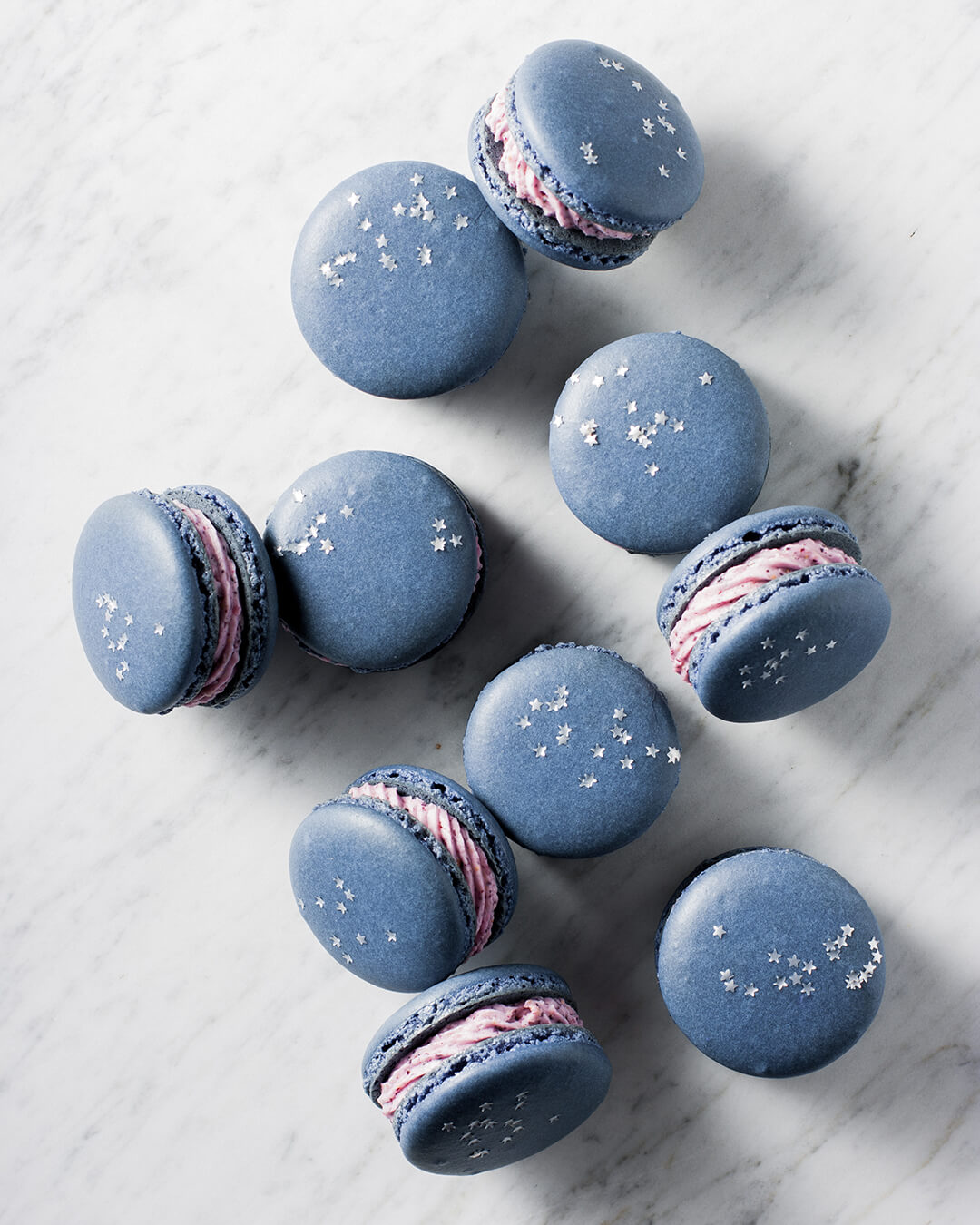 Macarons with BLUEBERRY buttercream. SO good! r/Baking