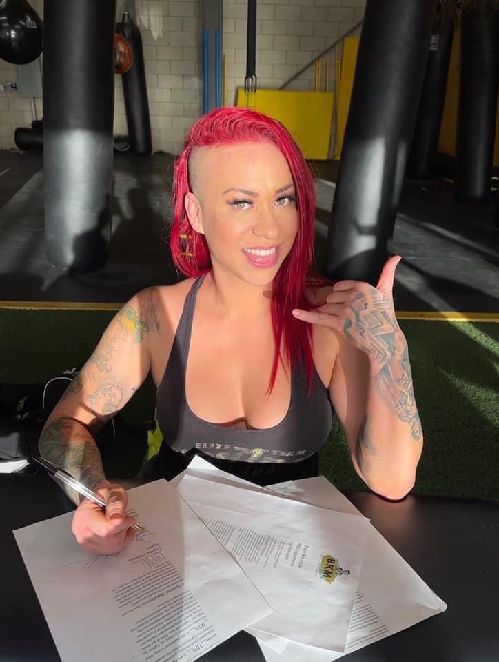 Crystal Pittman signs with BKFC : BareKnuckleFC