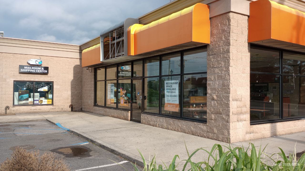 Anyone else in Copiague notice a terrible smell by this former Dunkin