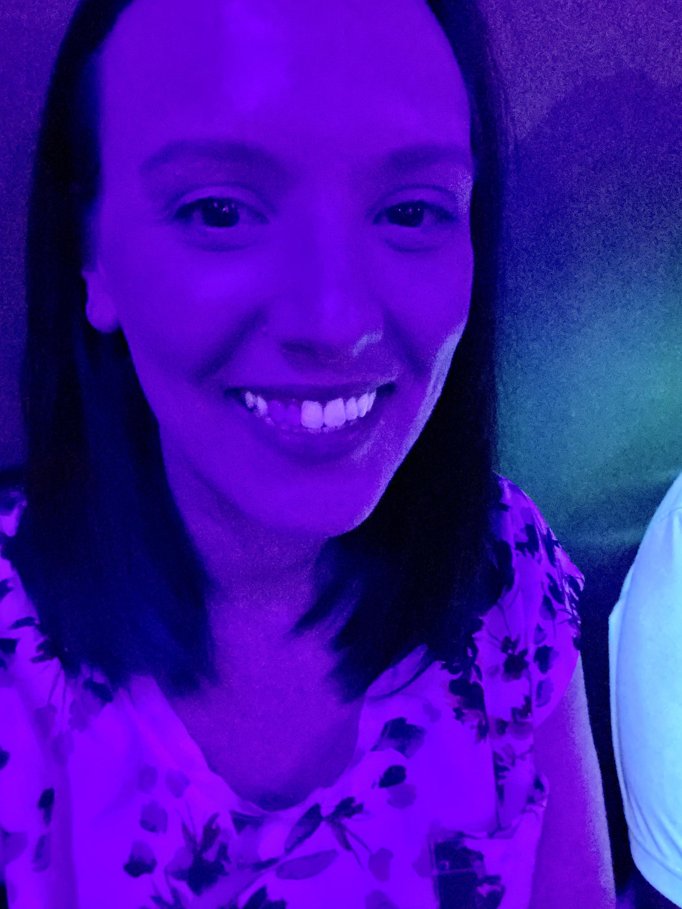Dental crowns don’t glow under black light